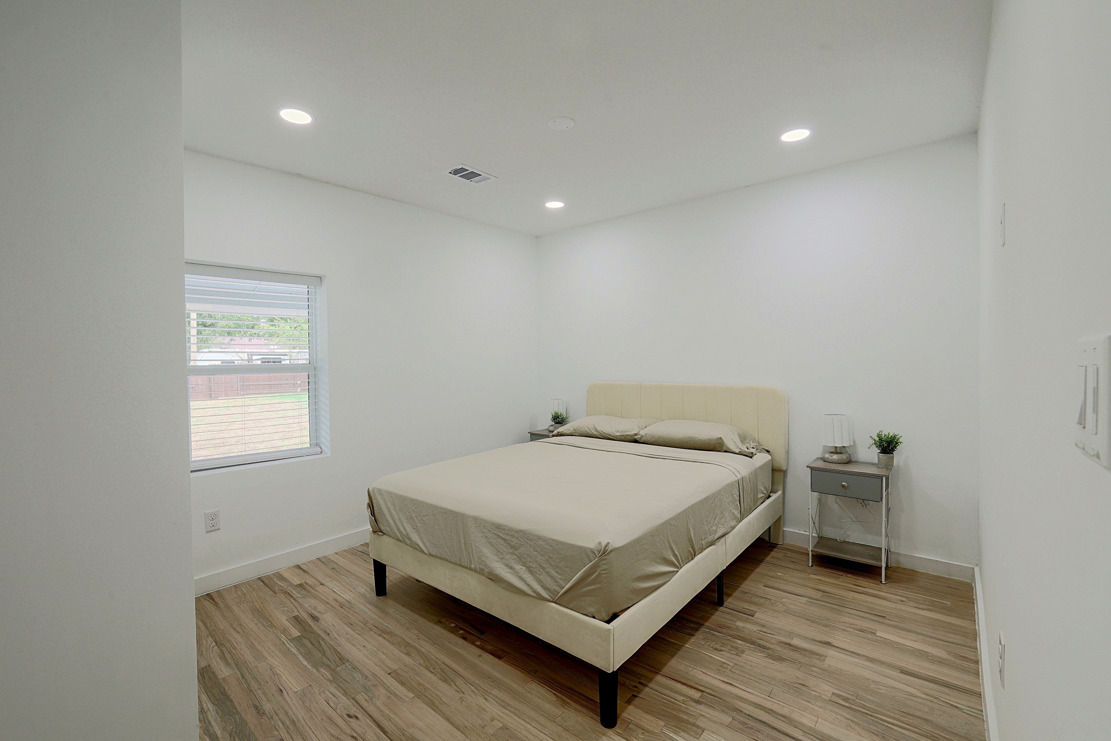 Bedroom 3 | Queen Bed