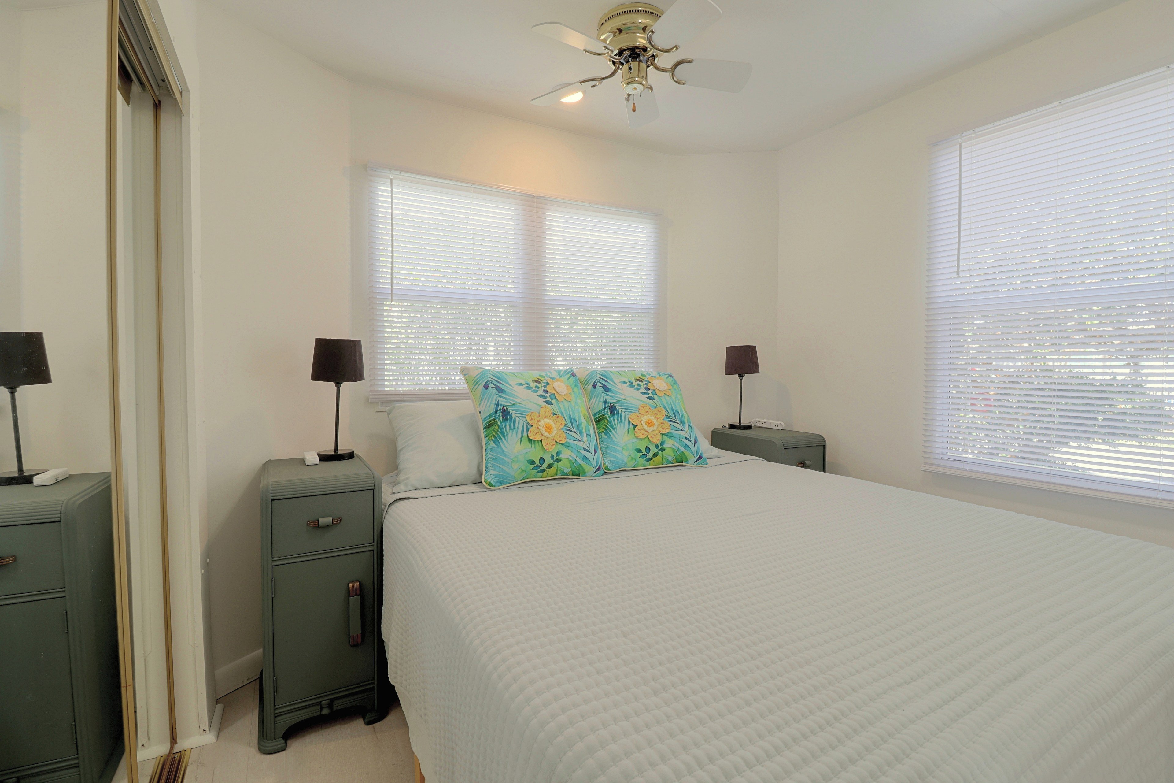 Bedroom | Queen Bed