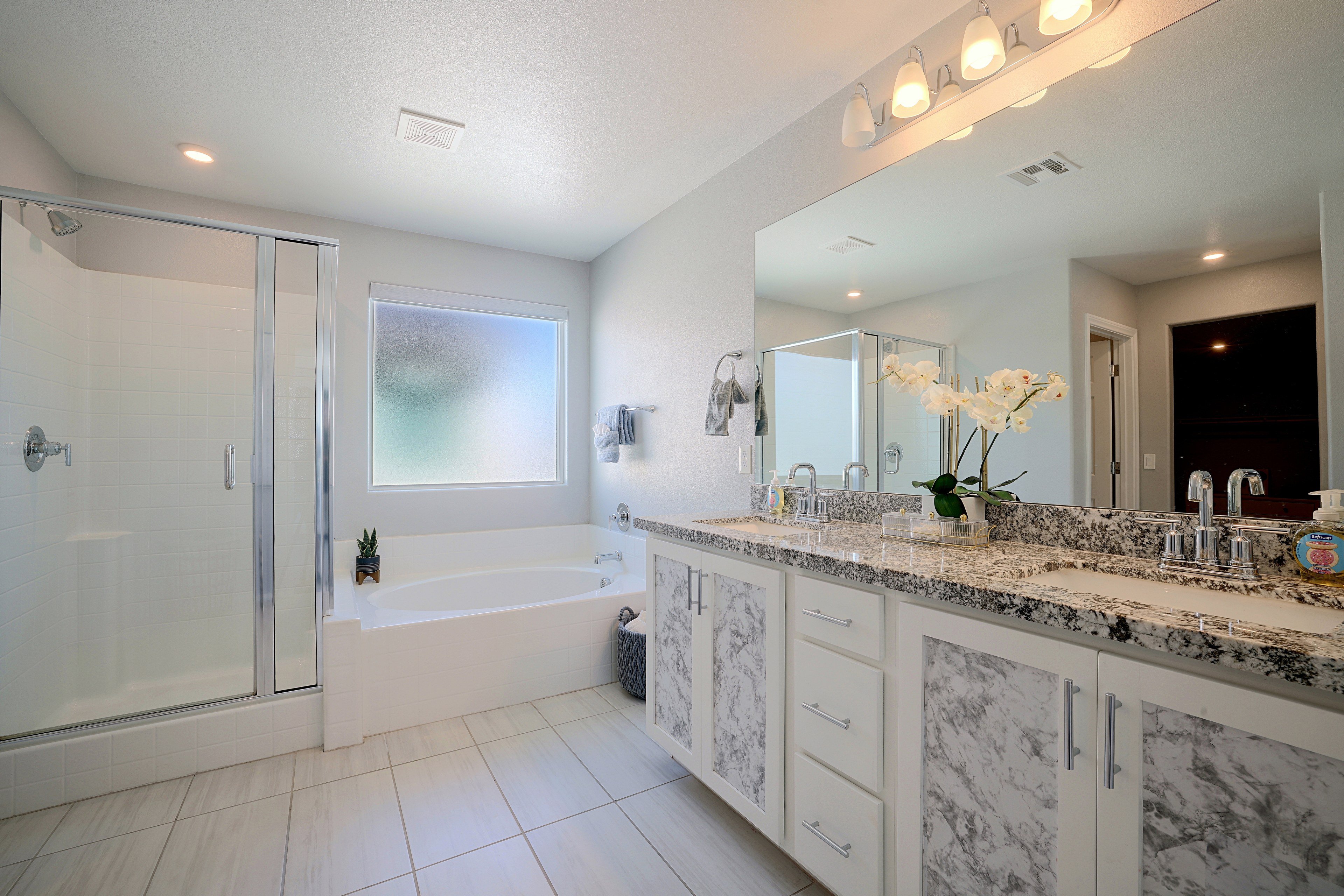 Full Bathroom | En Suite Bathroom