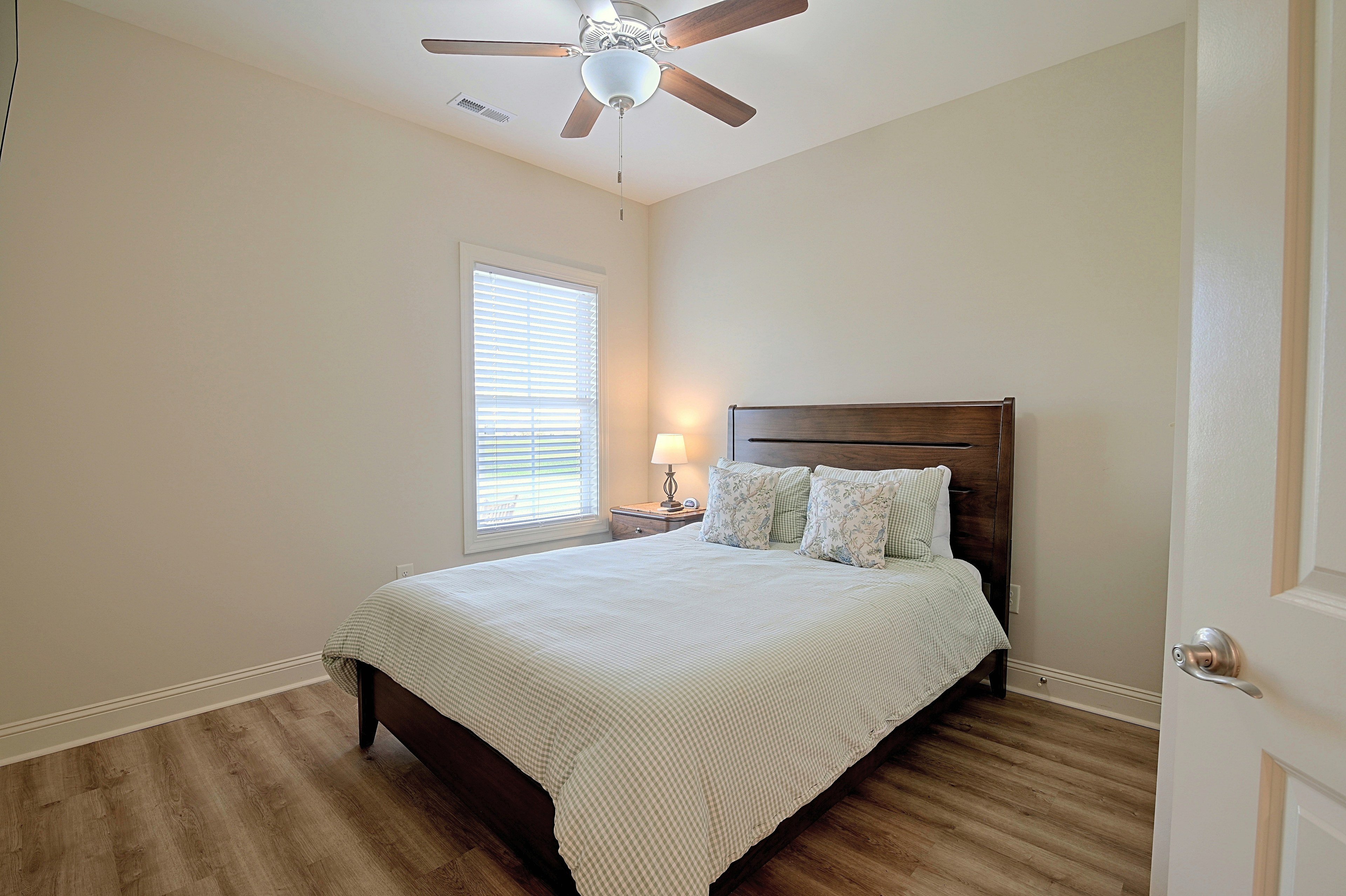 Bedroom 2 | Queen Bed