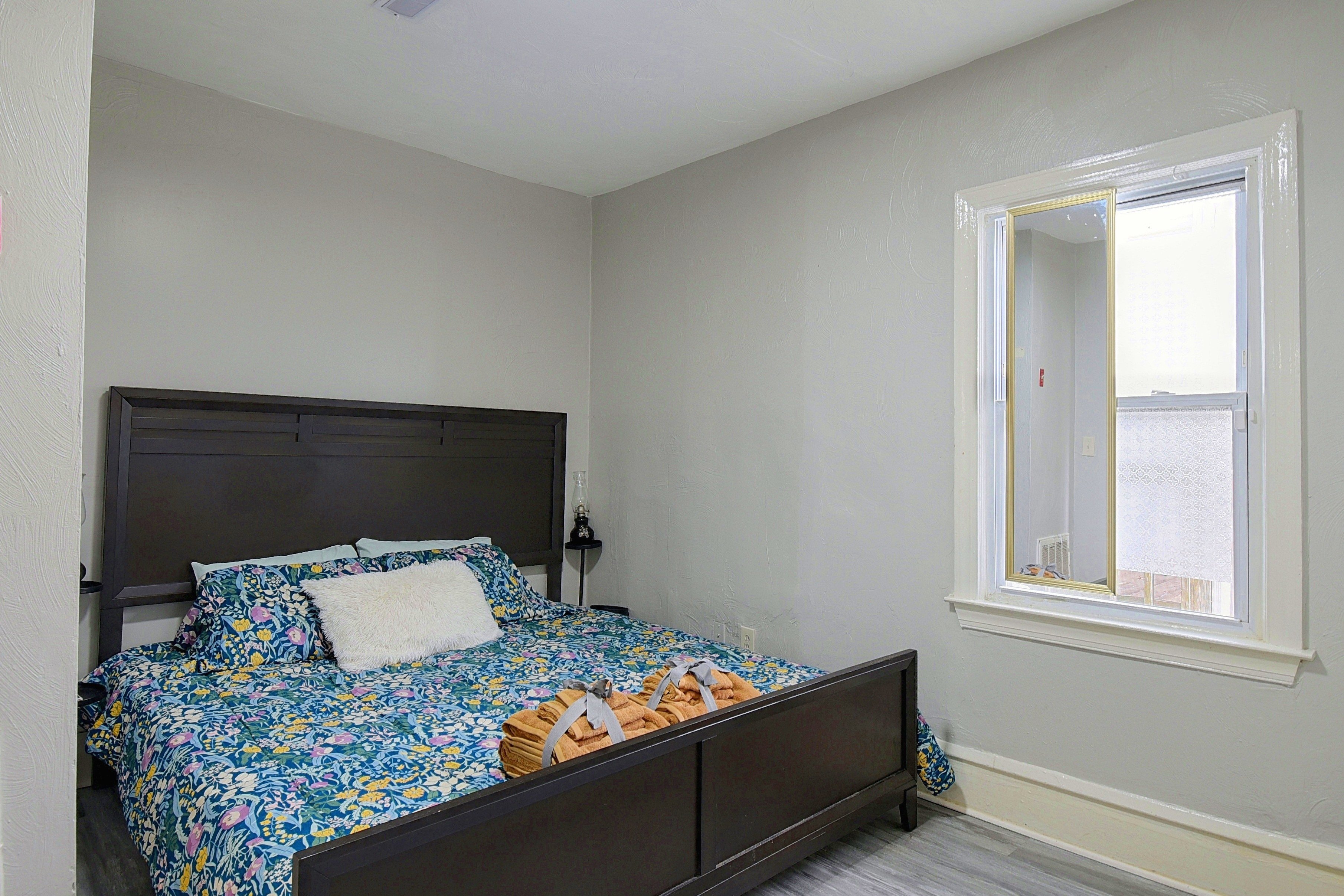 Bedroom 1 | King Bed