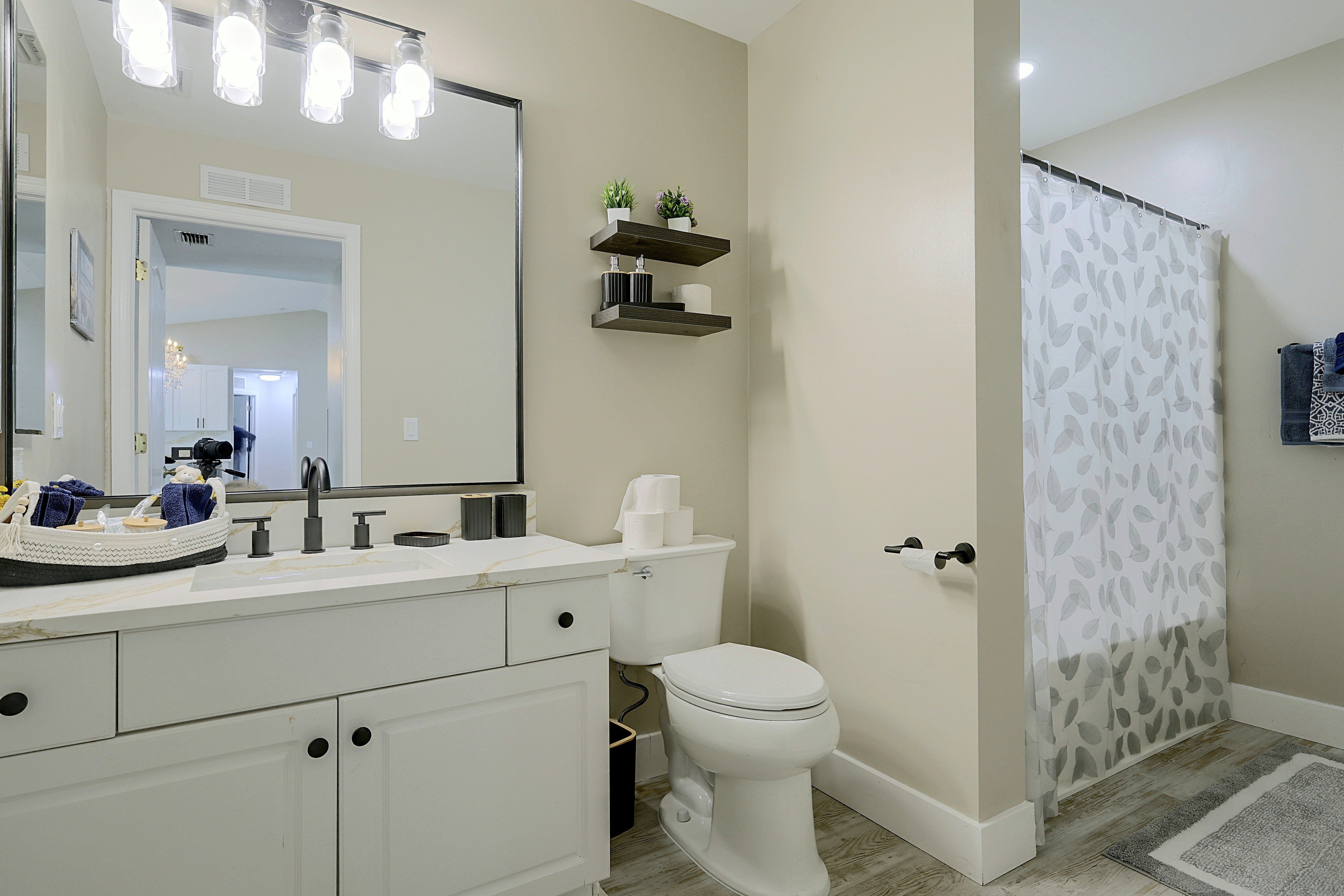 Full Bathroom