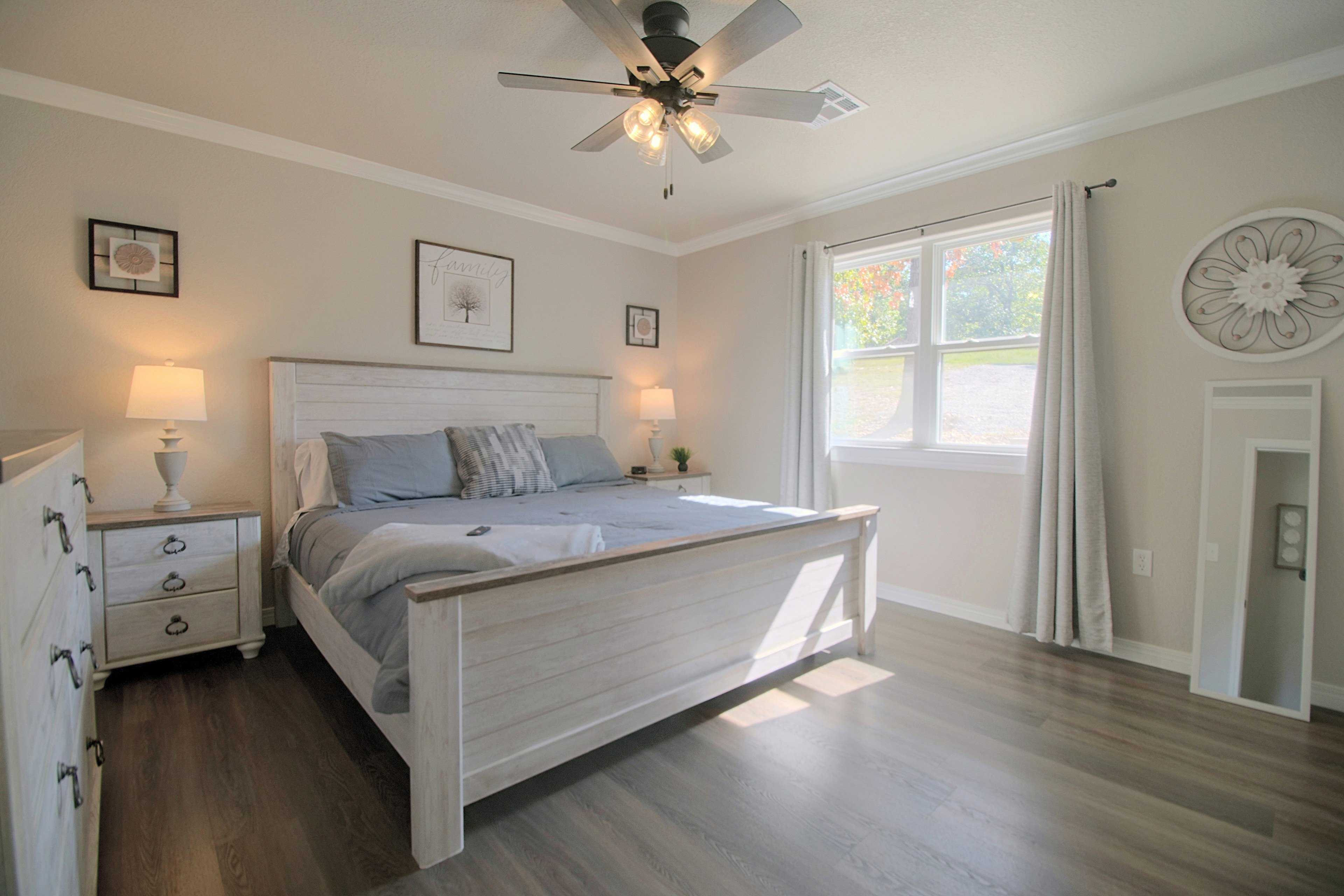 Bedroom | King Bed