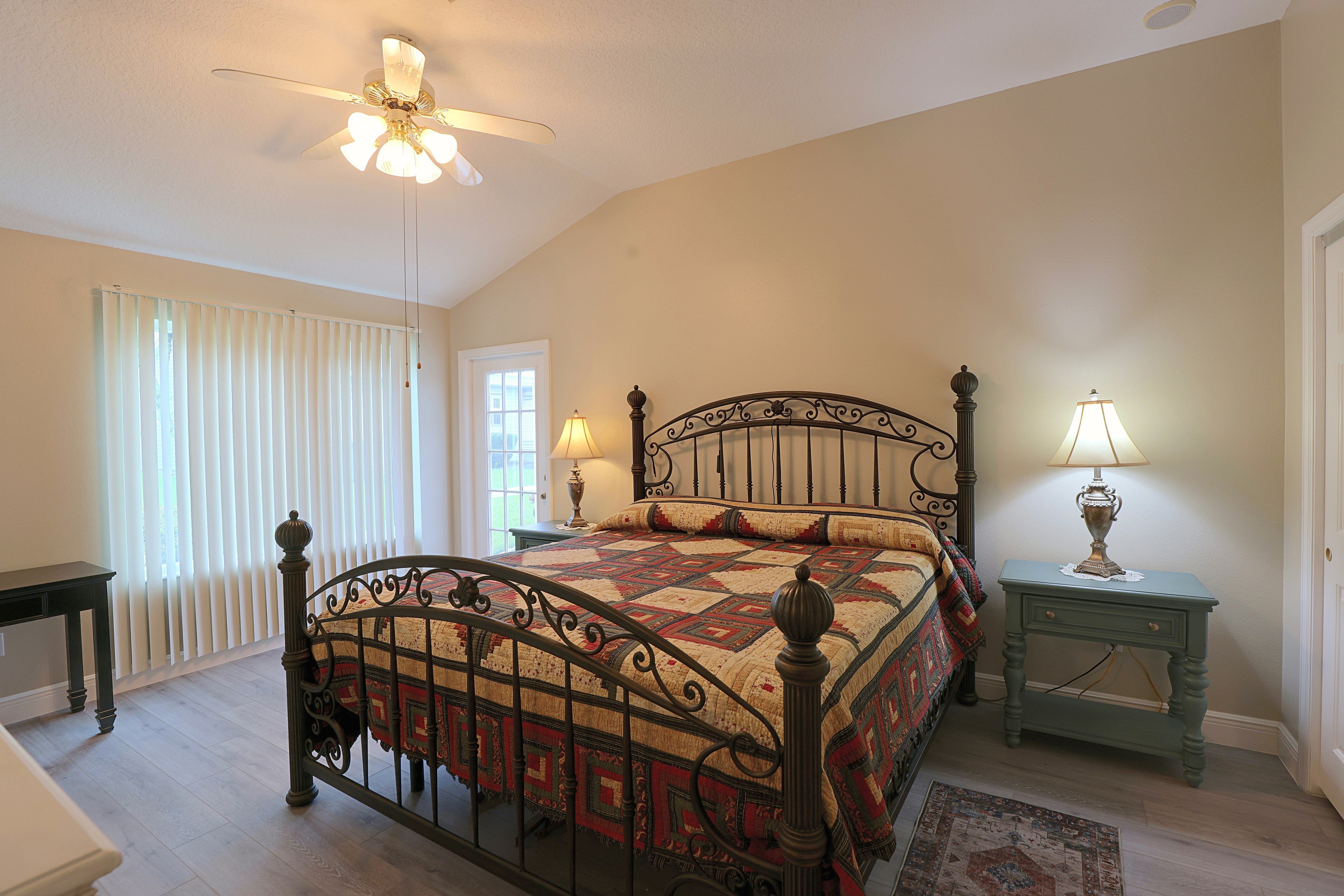 Bedroom 1 | King Bed