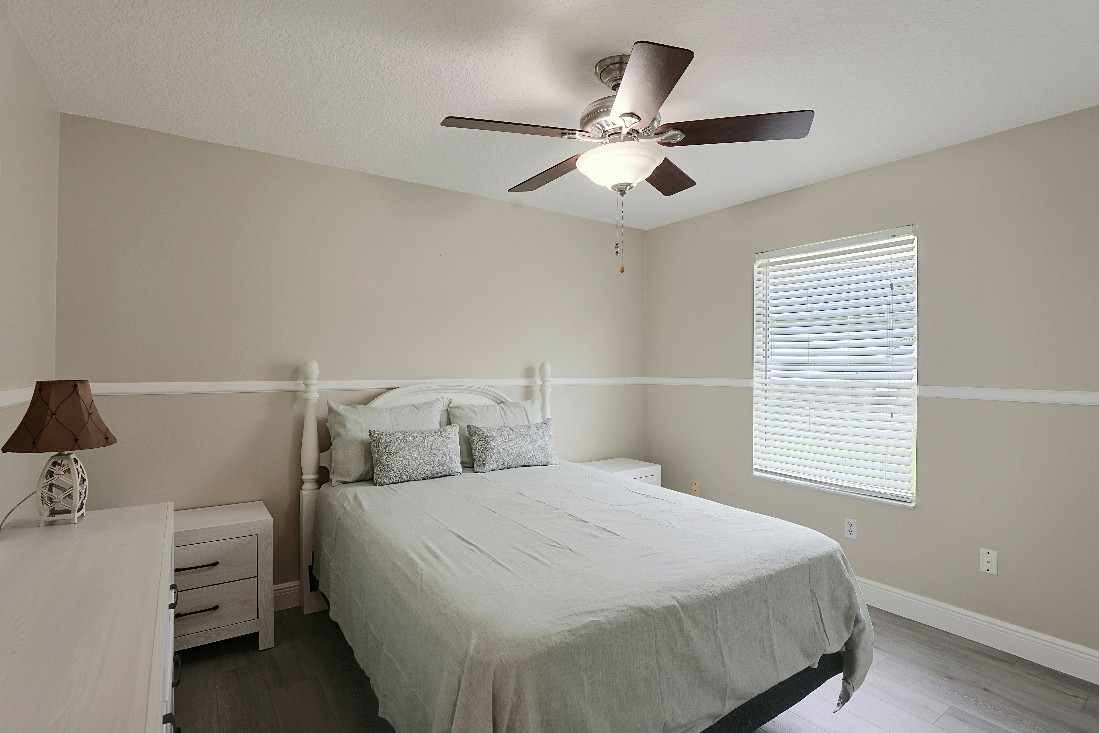 Bedroom 2 | Queen Bed