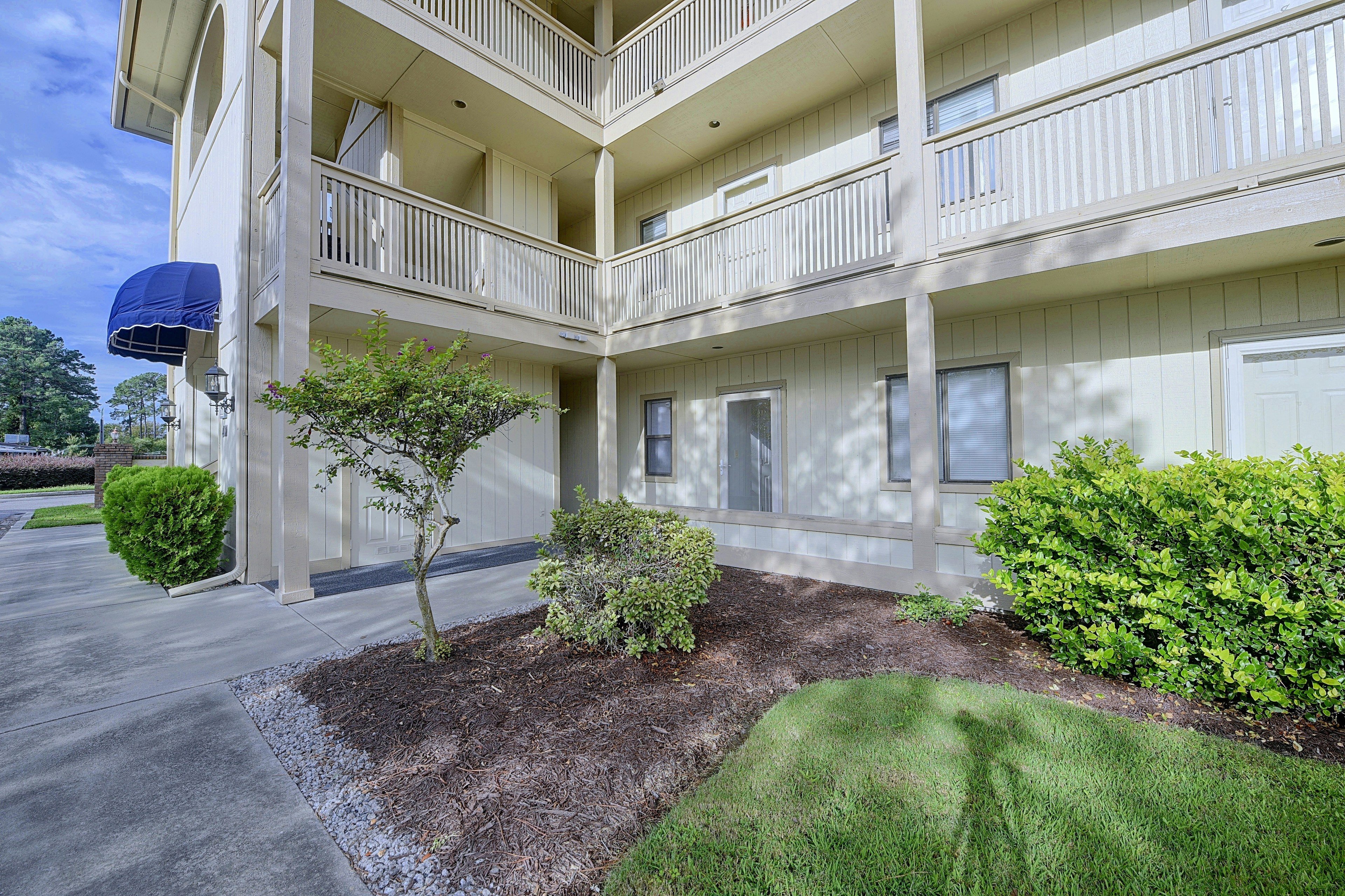 Exterior | Step-Free Access | 1st-Floor Condo