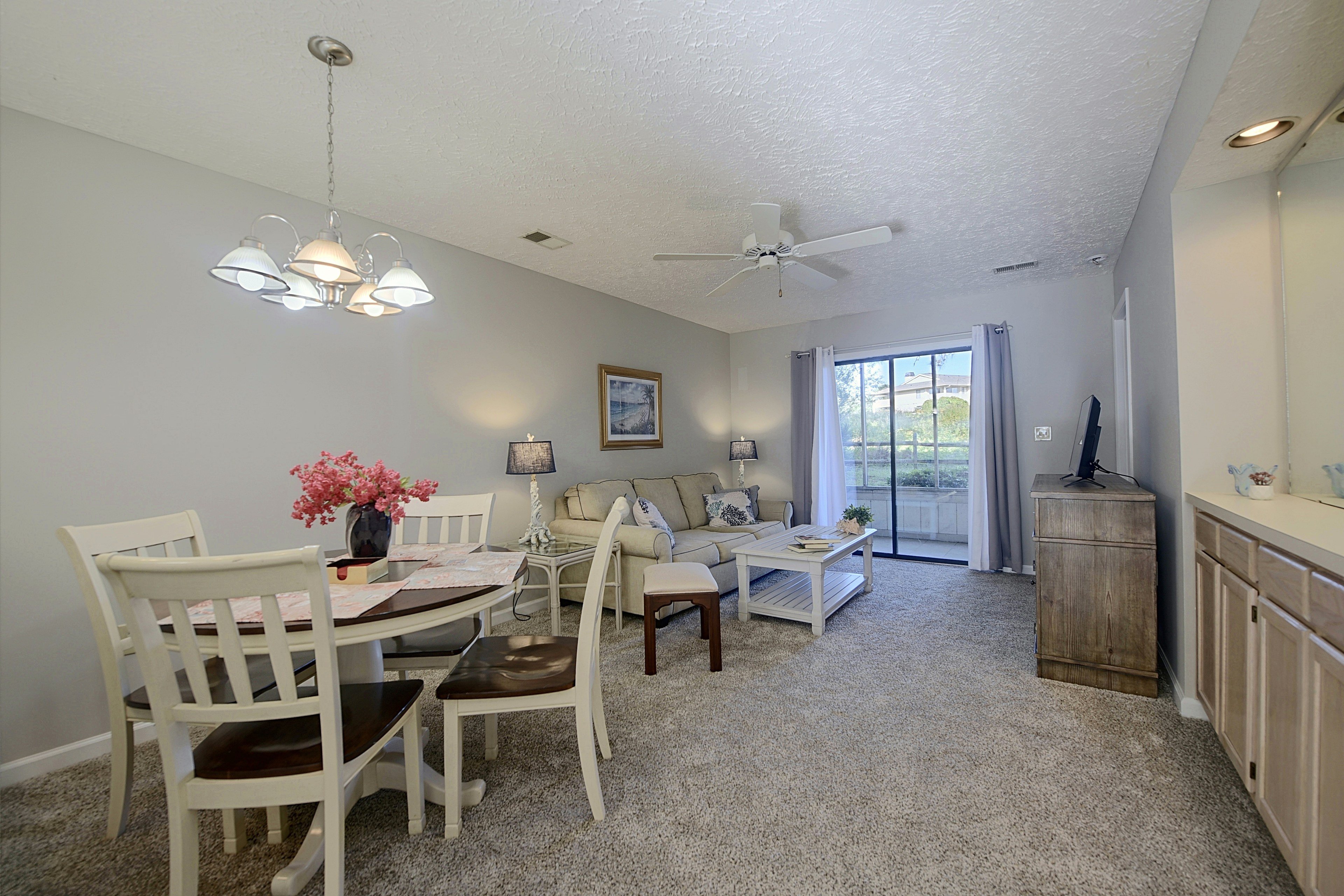 Dining Area | Dishes & Flatware Provided