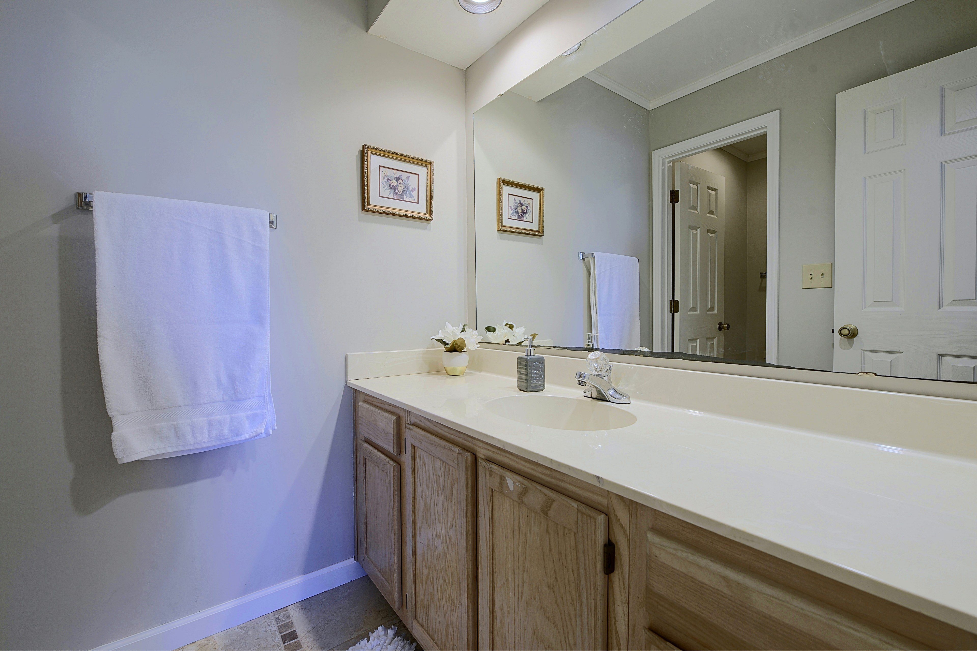 En-Suite Bathroom | Towels & Linens Provided