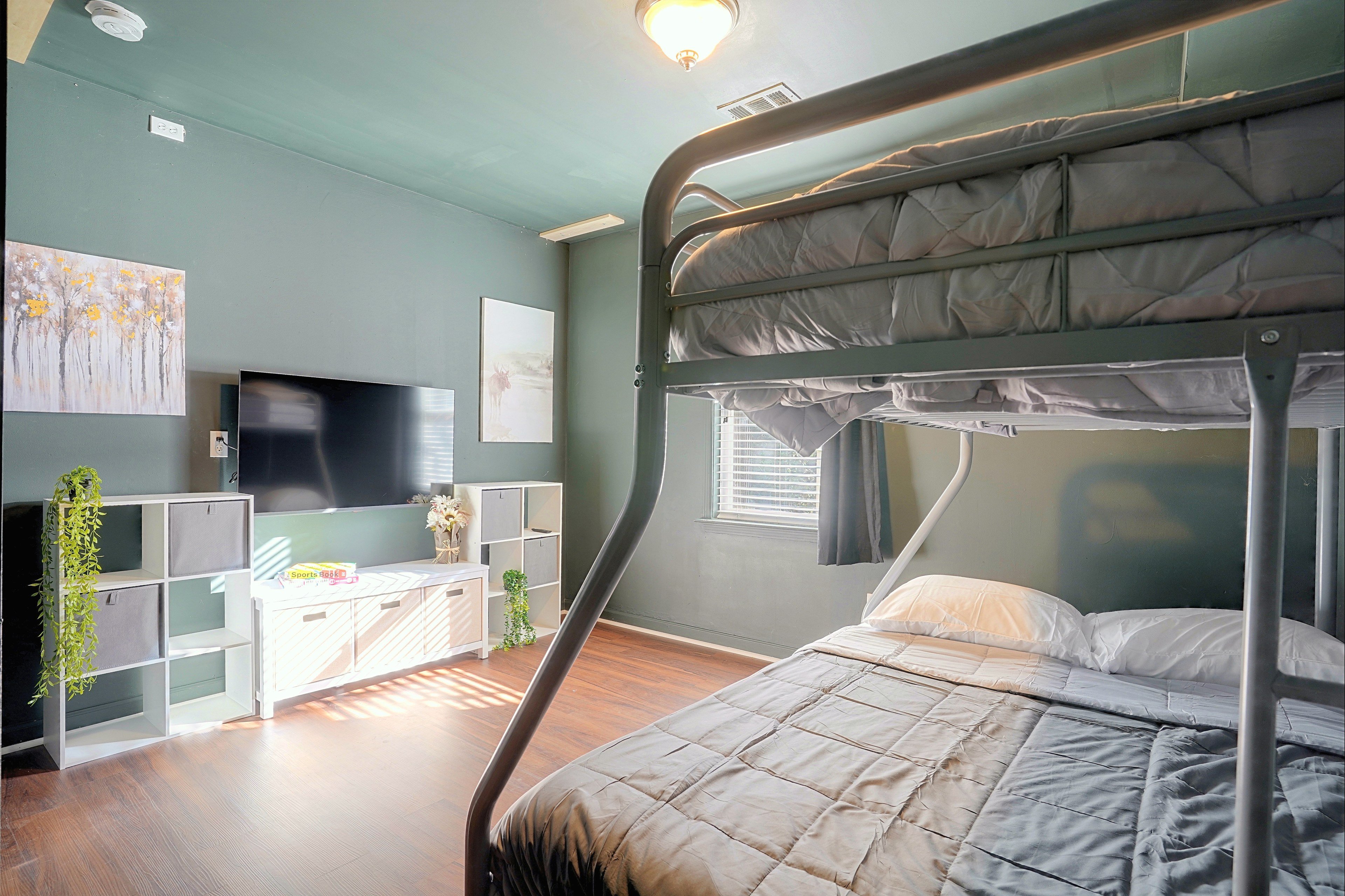 Bedroom | Twin/Full Bunk Bed