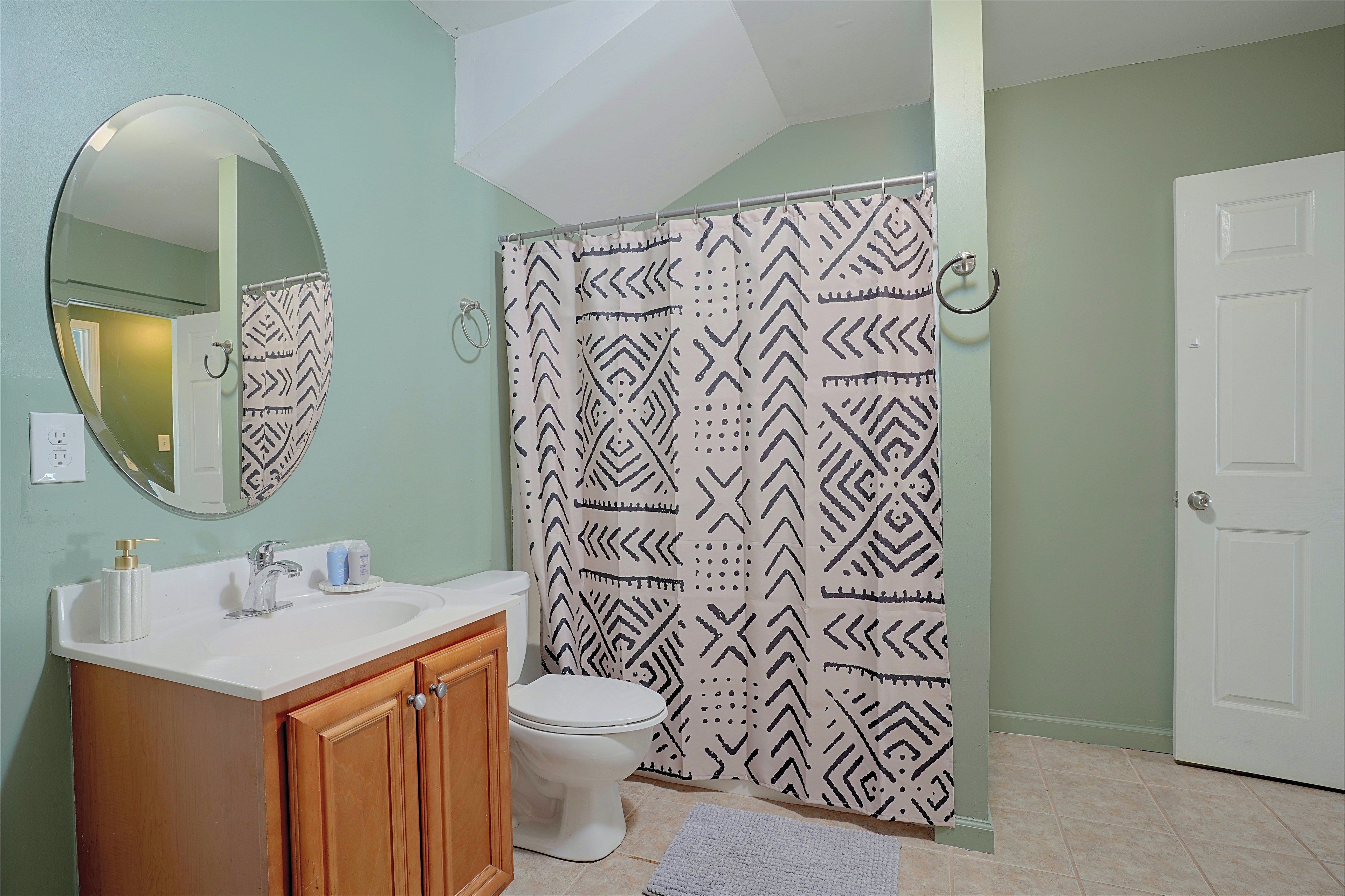 Full Bathroom