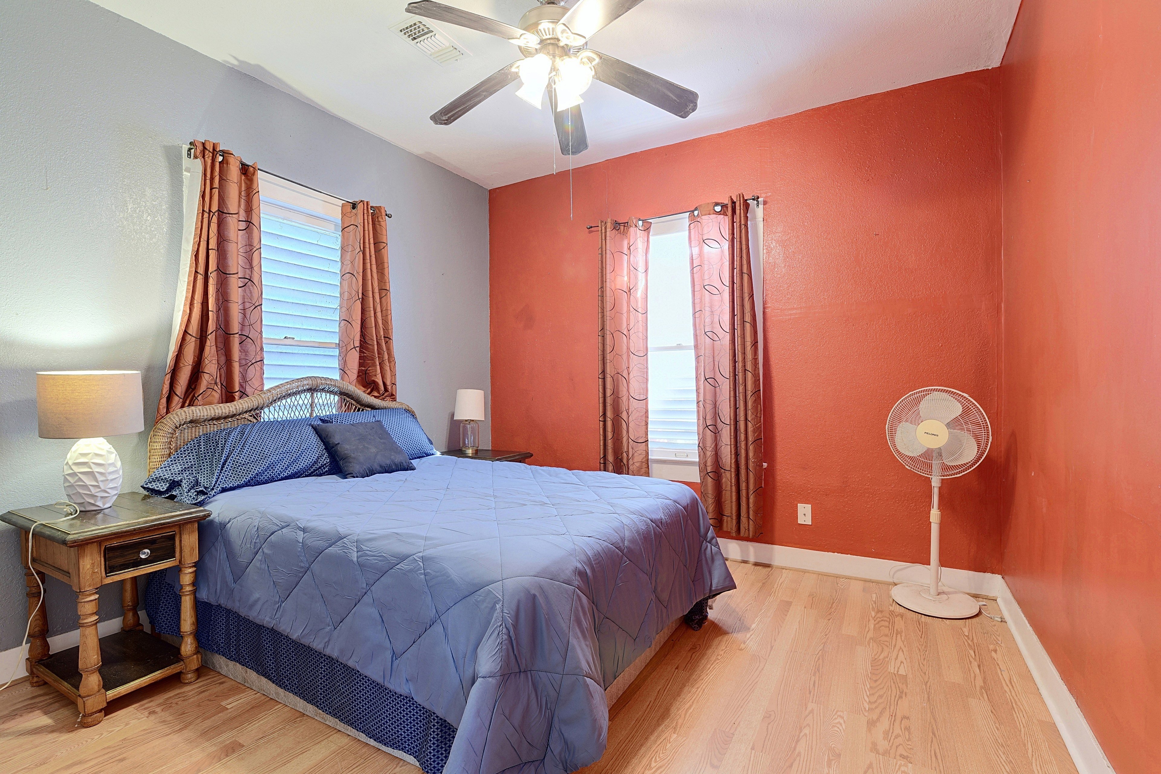 Bedroom 1 | Queen Bed