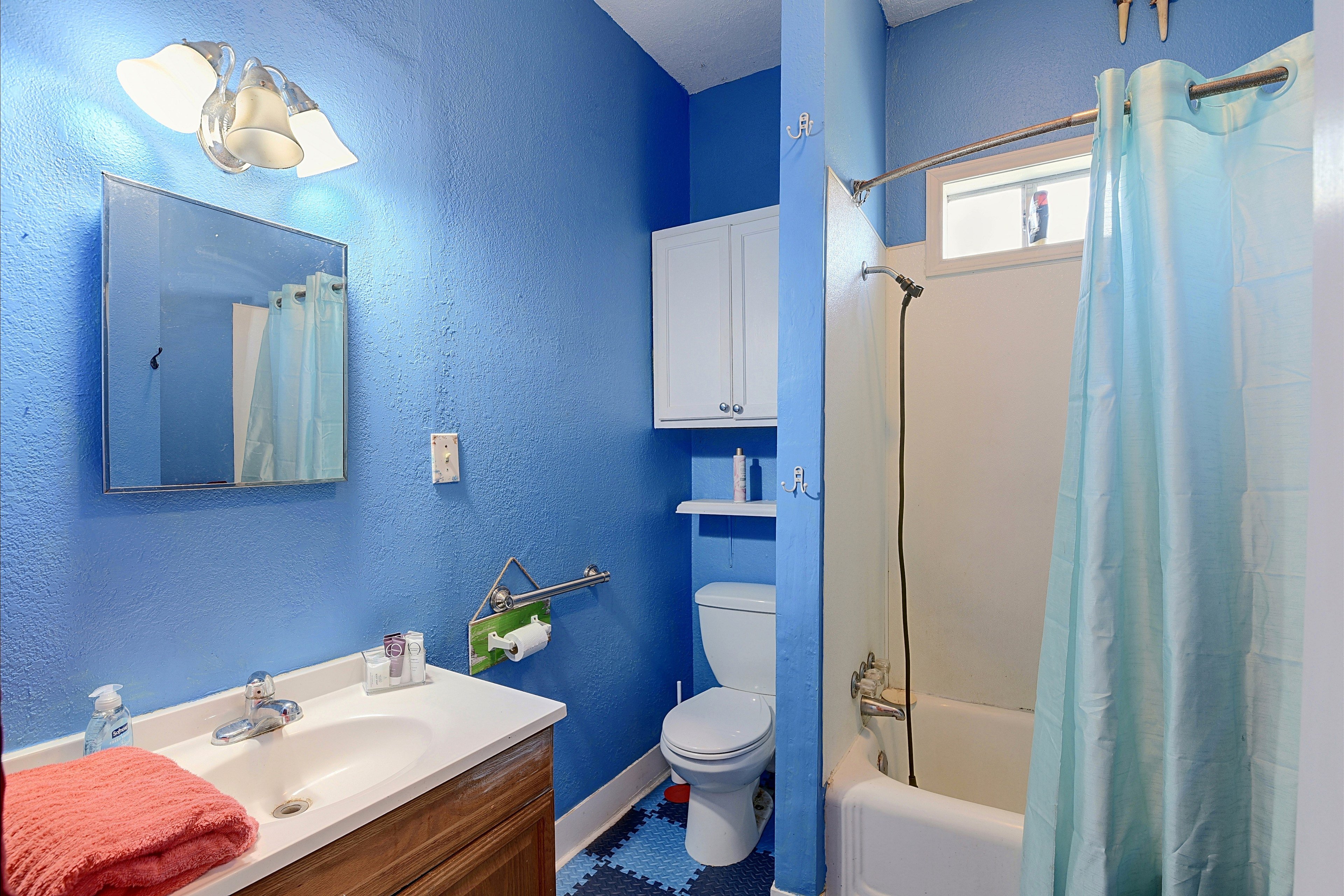 Full Bathroom