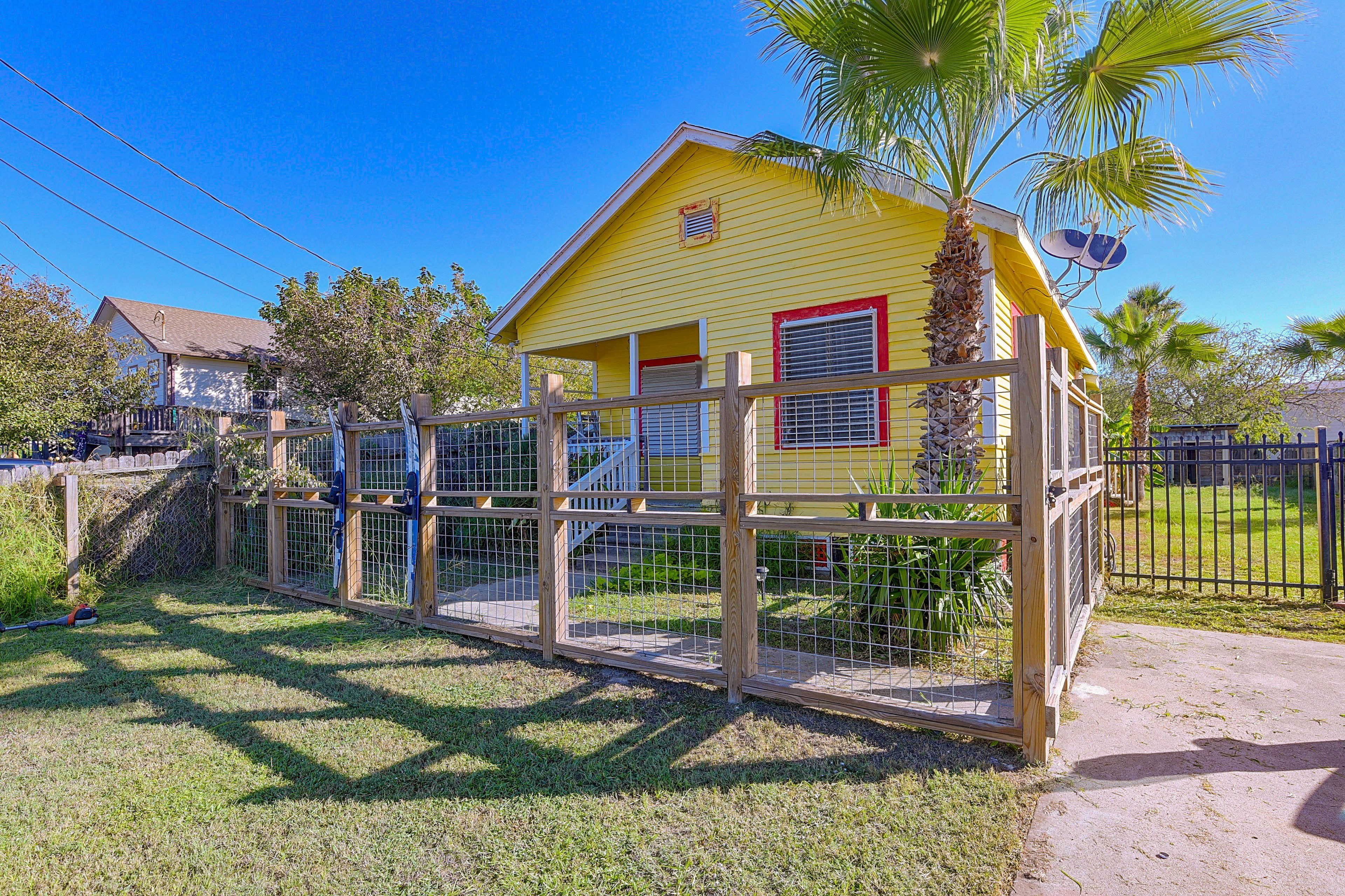 Galveston Vacation Rental | 2BR | 1BA | 1,050 Sq Ft | 4 Stairs to Enter