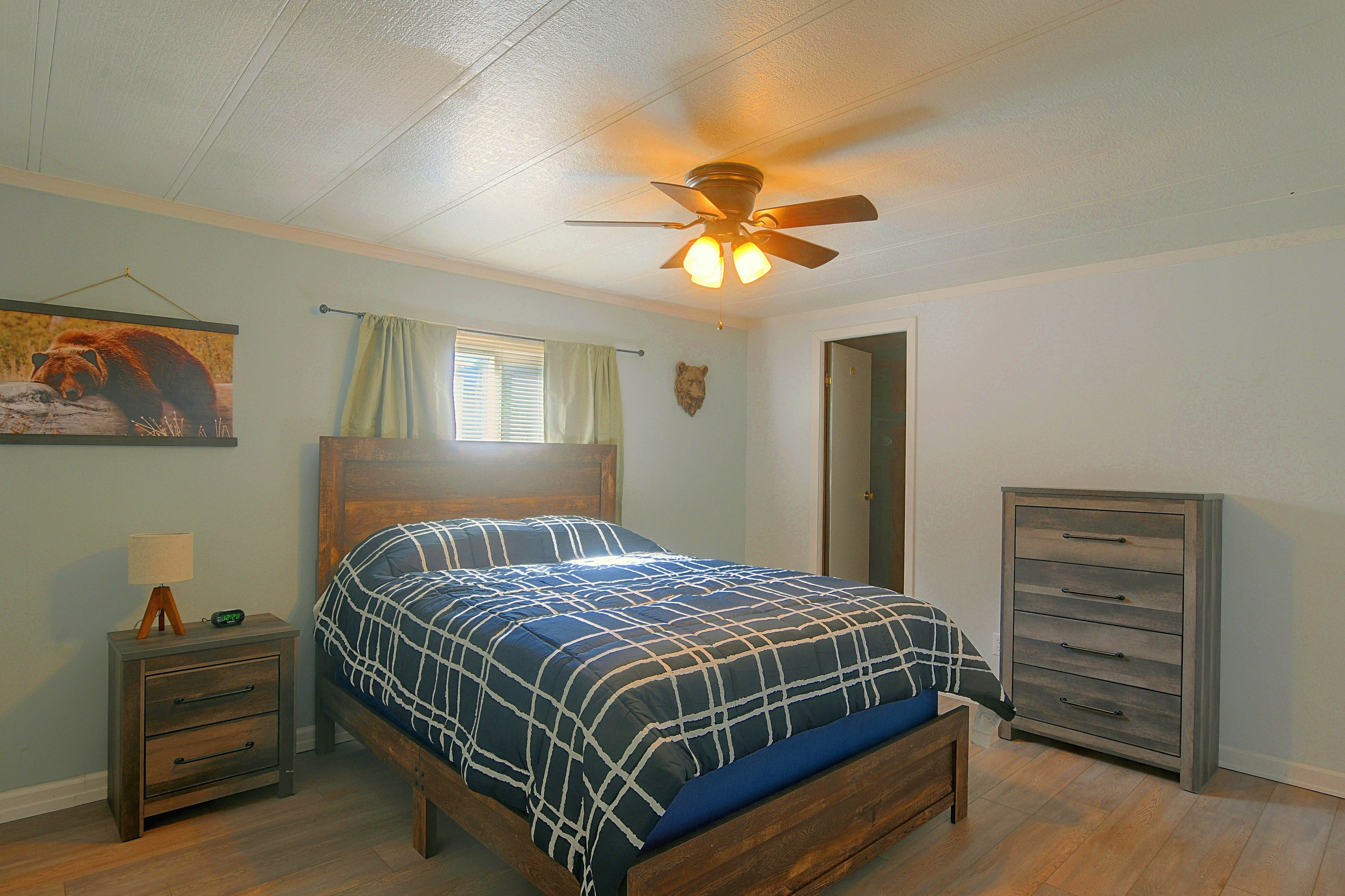 Bedroom 2 | Queen Bed