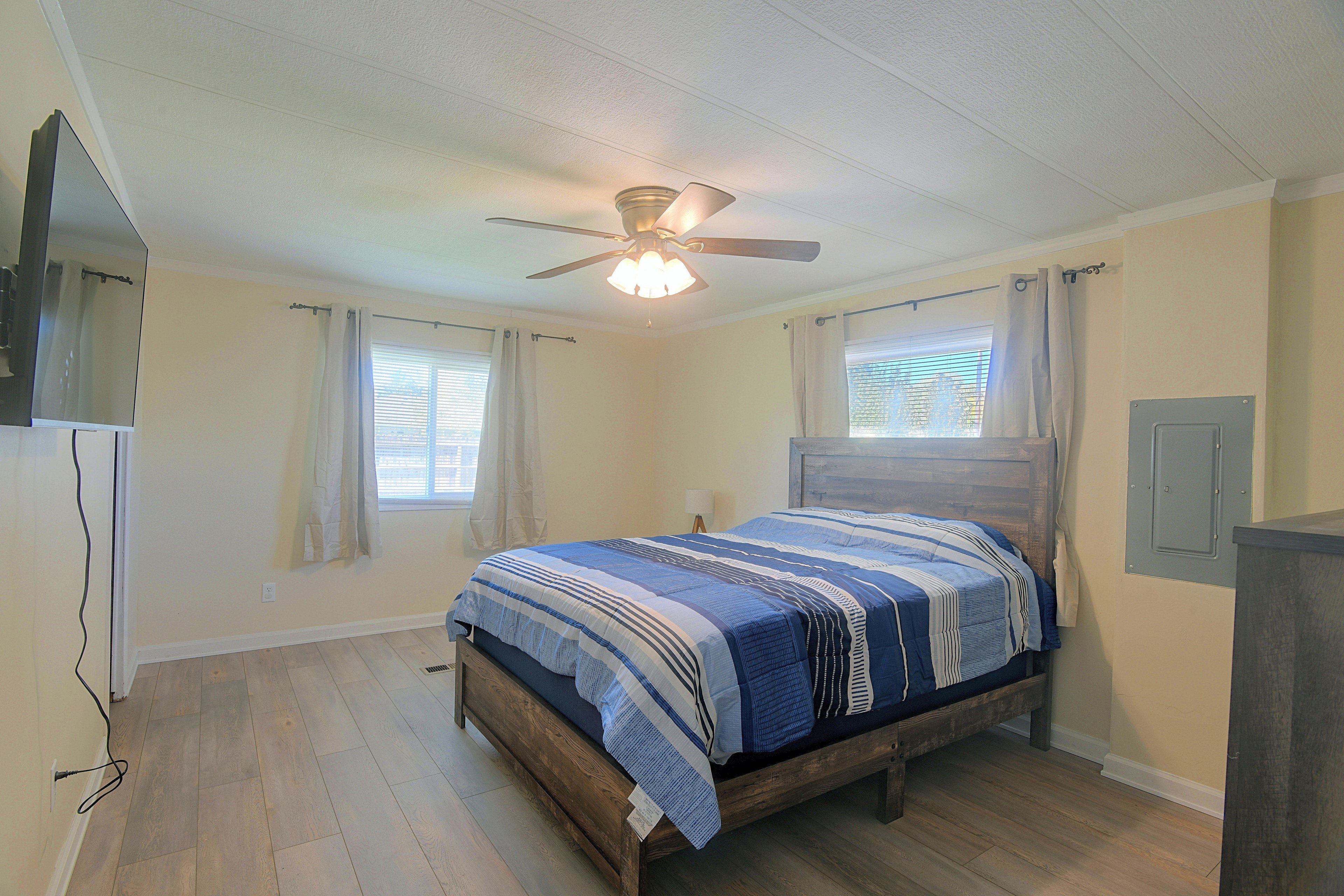 Bedroom 3 | Queen Bed