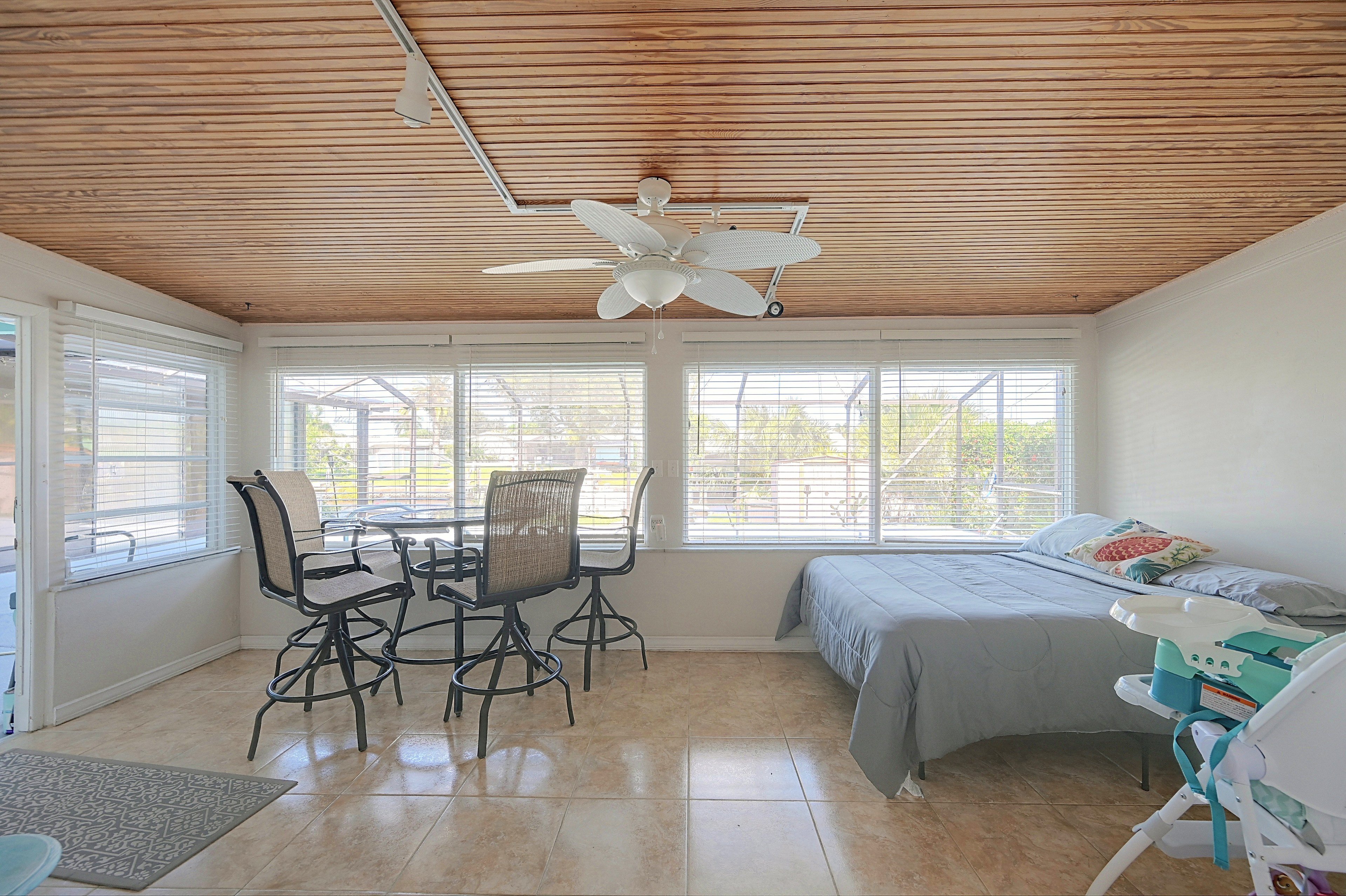 Bonus Room | Queen Bed