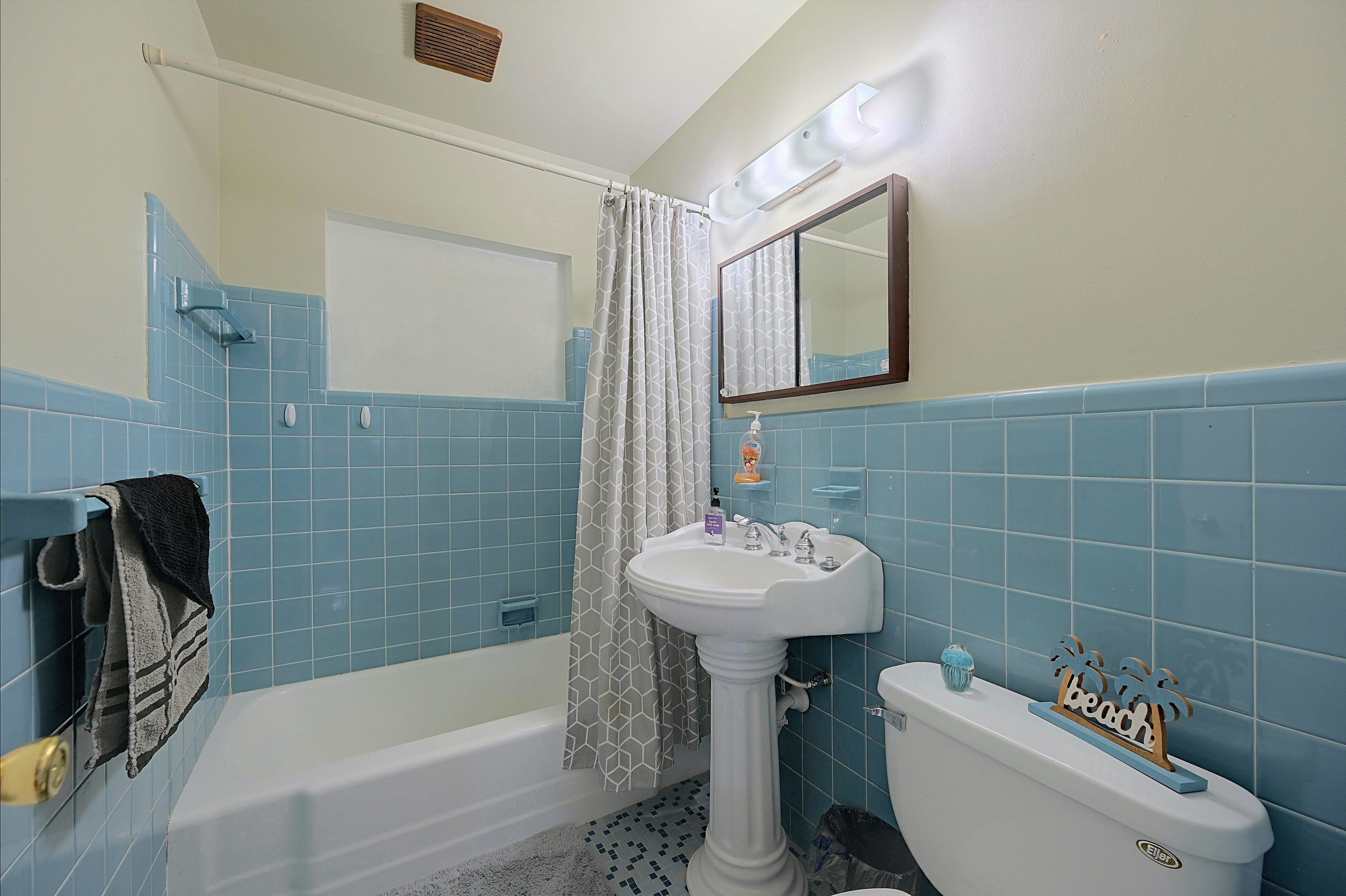 Full Bathroom