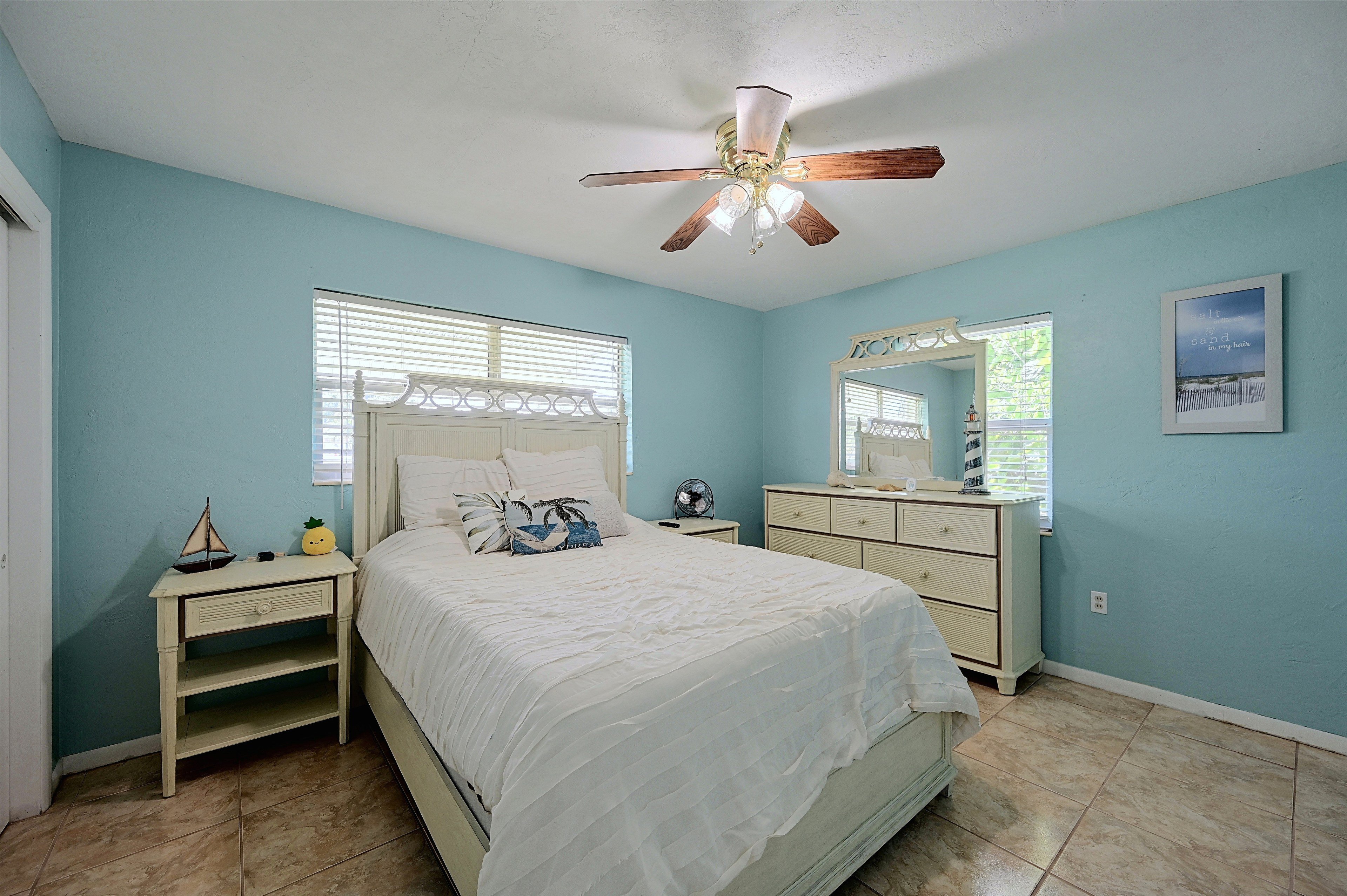 Bedroom 2 | Queen Bed