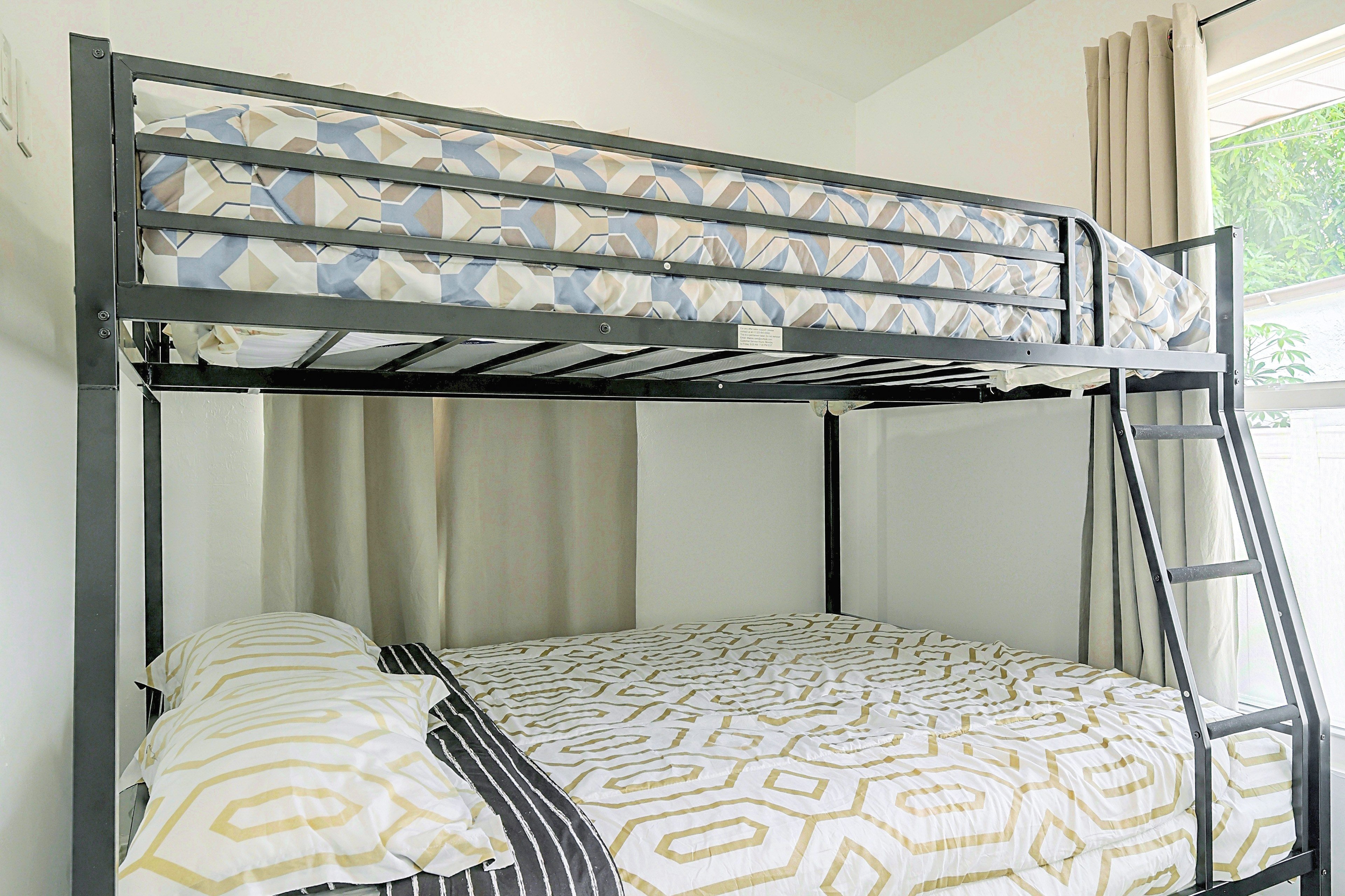 Bedroom | Full/Queen Bunk Bed