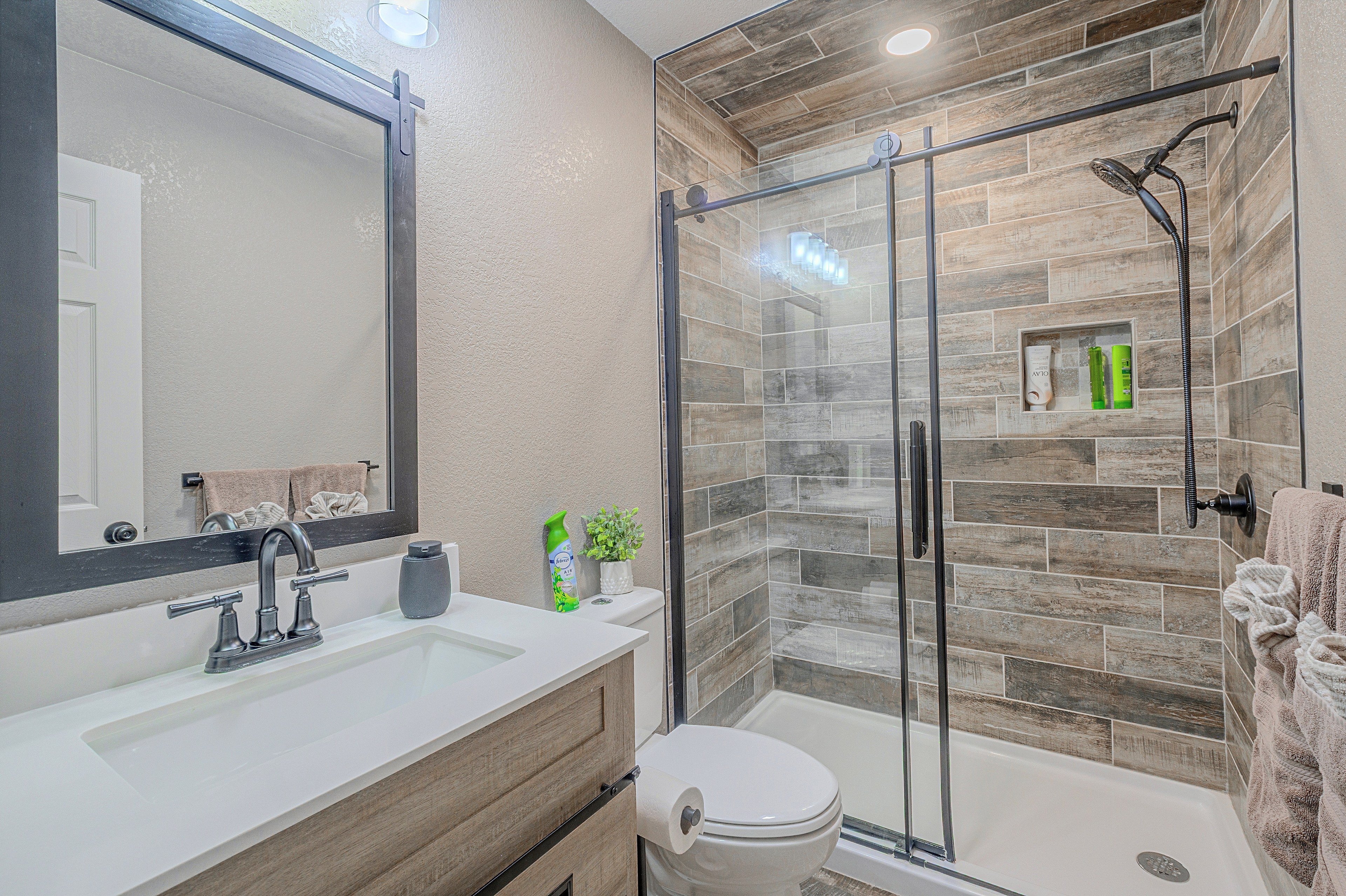 Full Bathroom | 2nd Floor