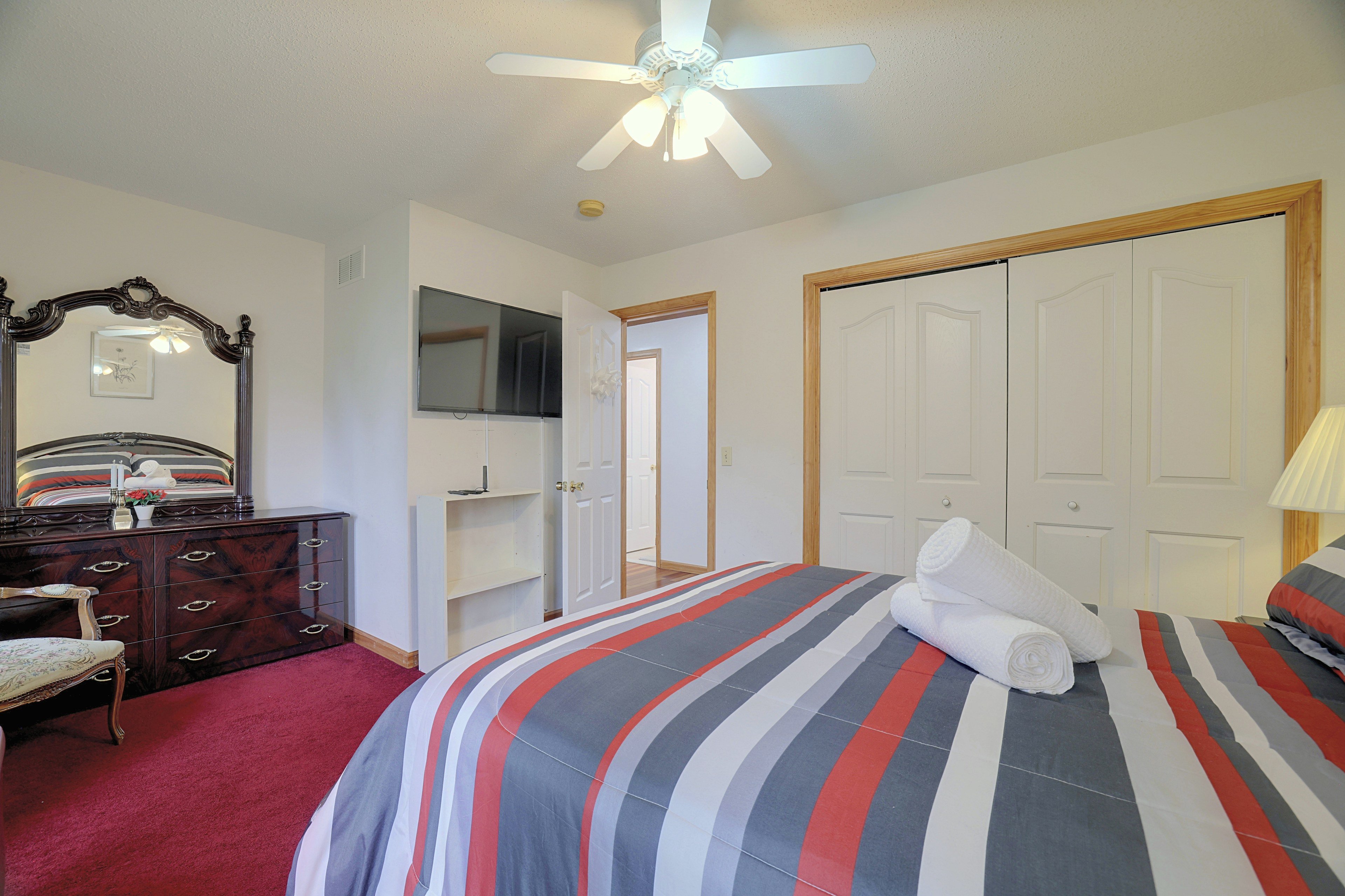 Bedroom 3 | Queen Bed | Smart TV