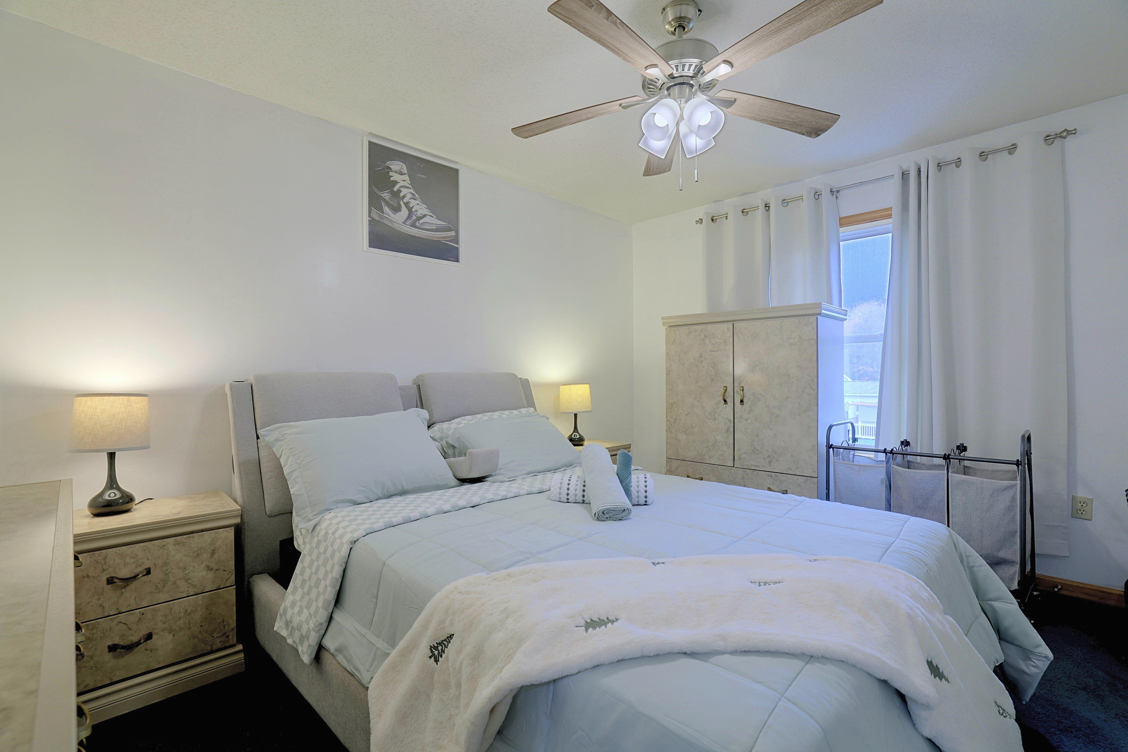 Bedroom 4 | Queen Bed