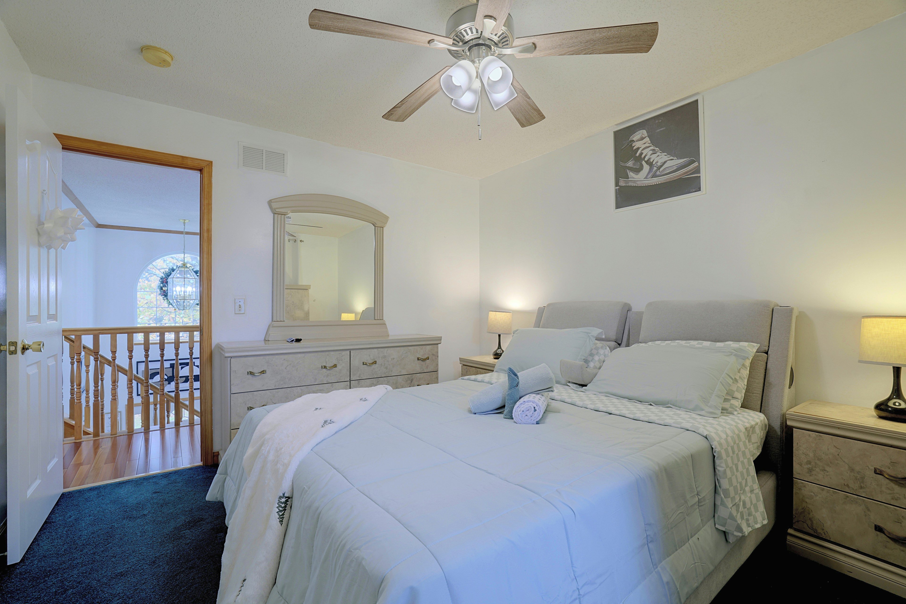 Bedroom 4 | Queen Bed