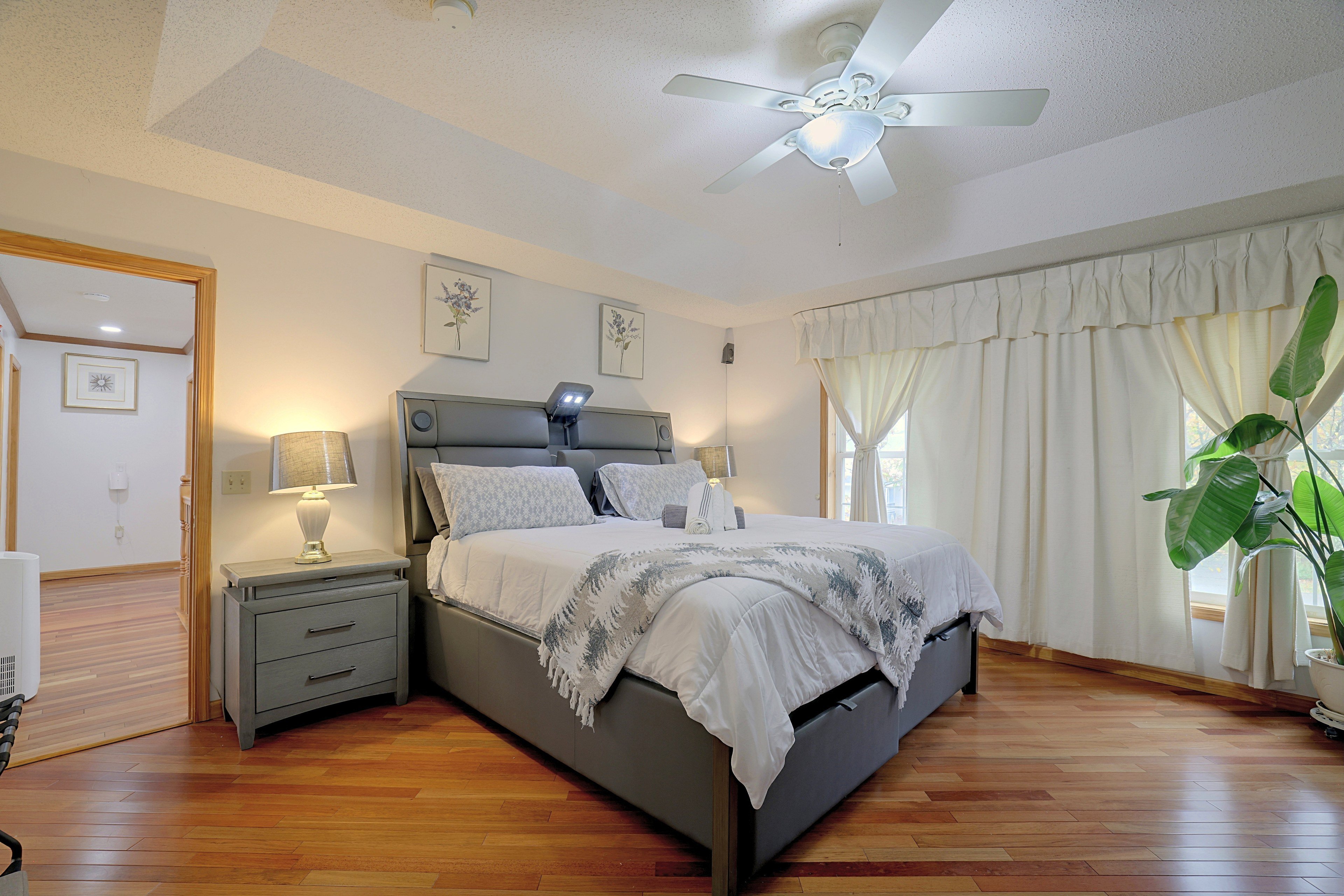 Bedroom 1 | King Bed
