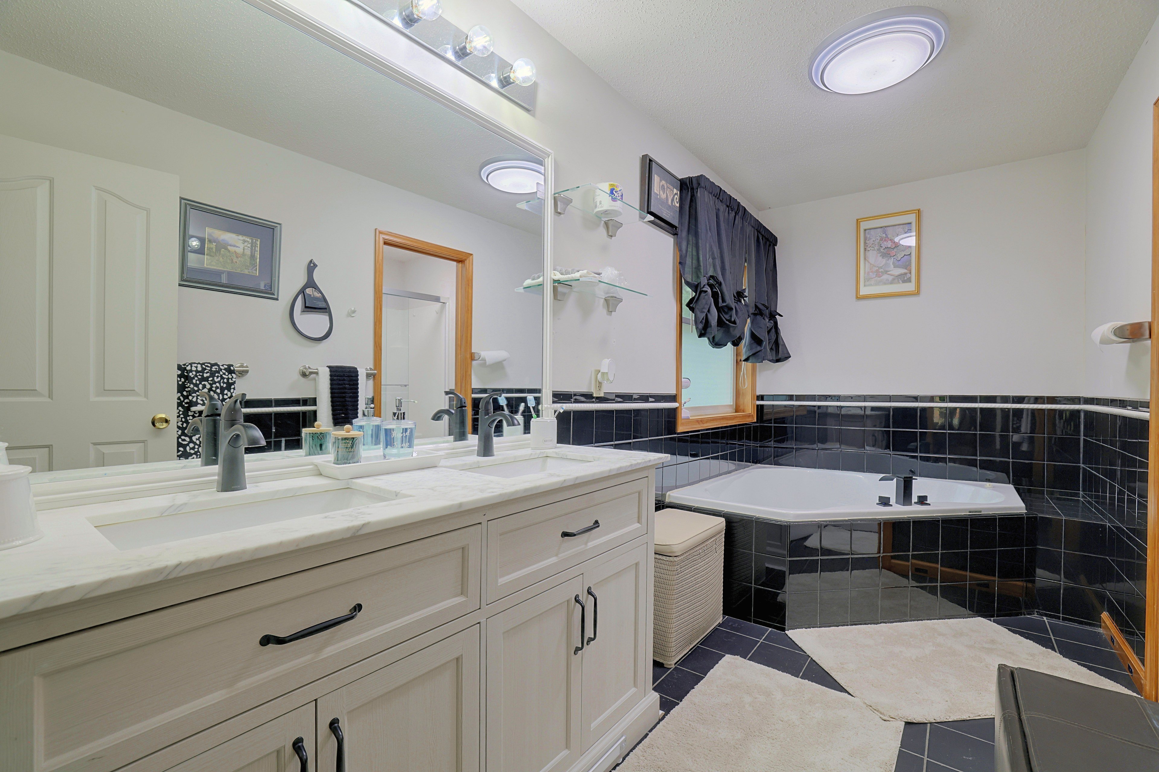Full Bathroom | En Suite Bathroom