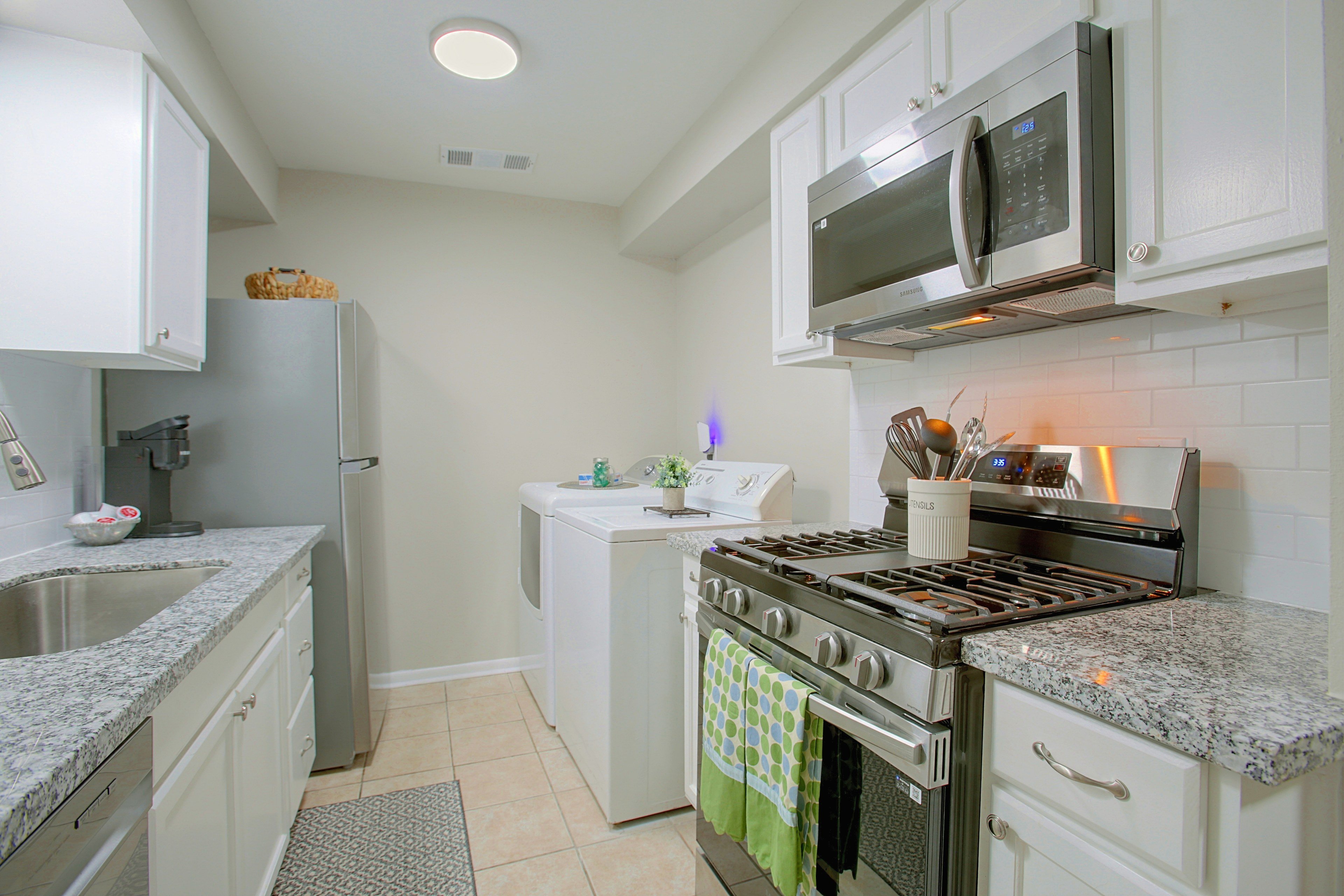 Kitchen | Washer/Dryer