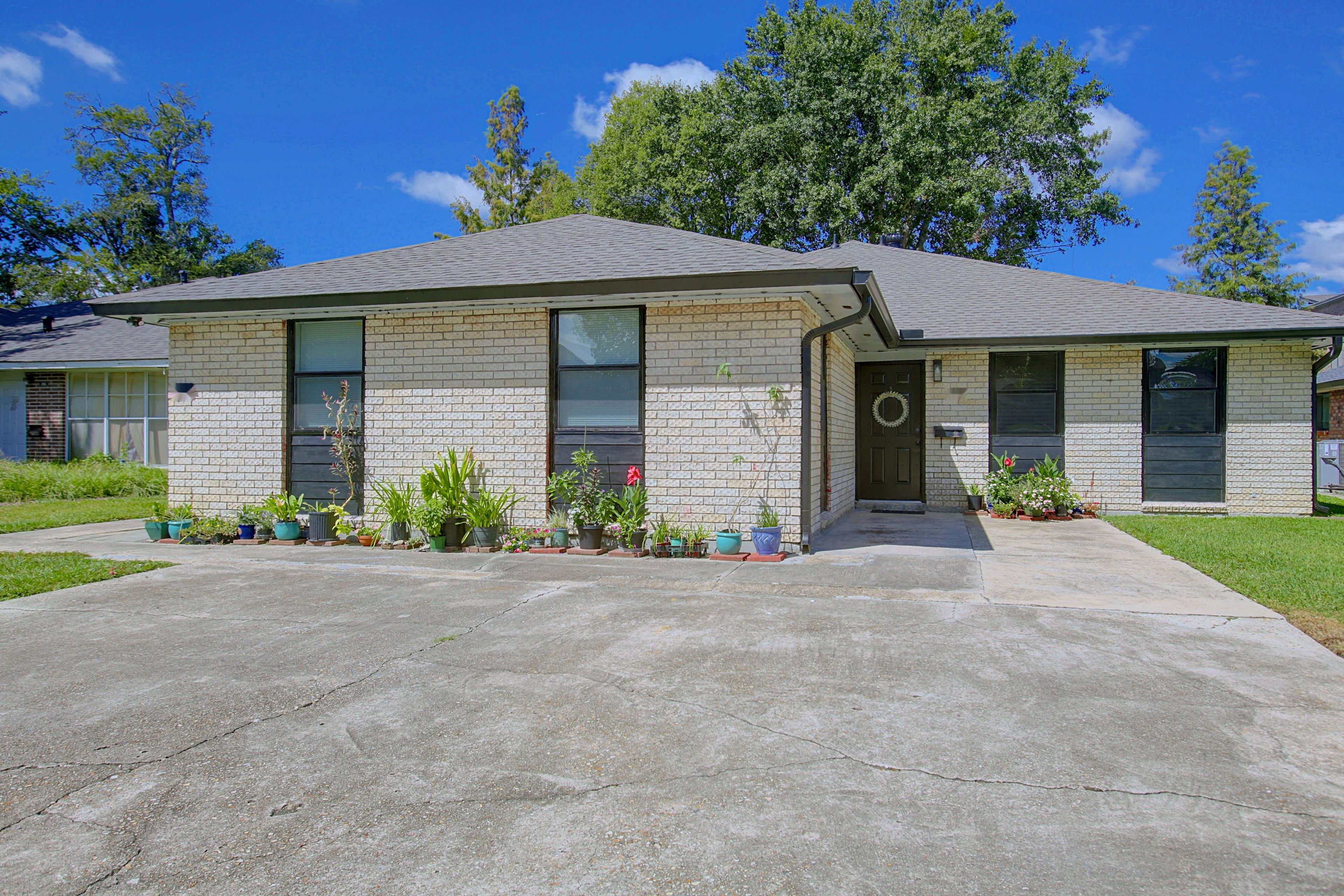Exterior | Shared Driveway (3 Vehicles)