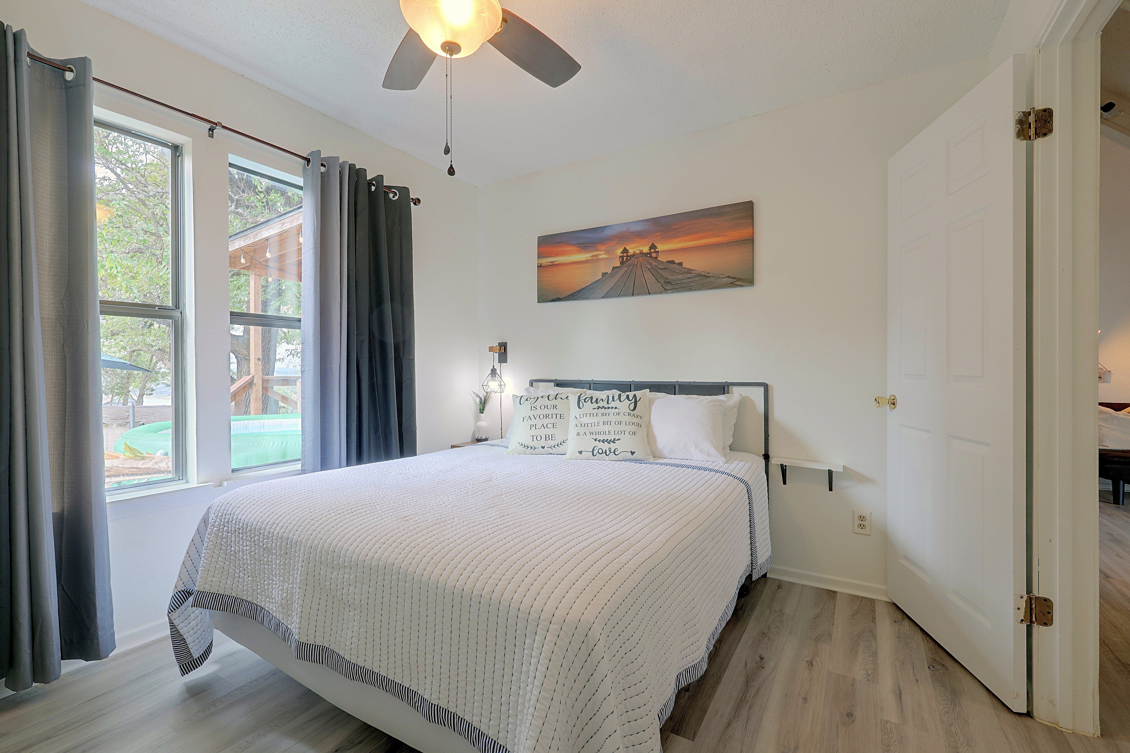 Bedroom | Queen Bed