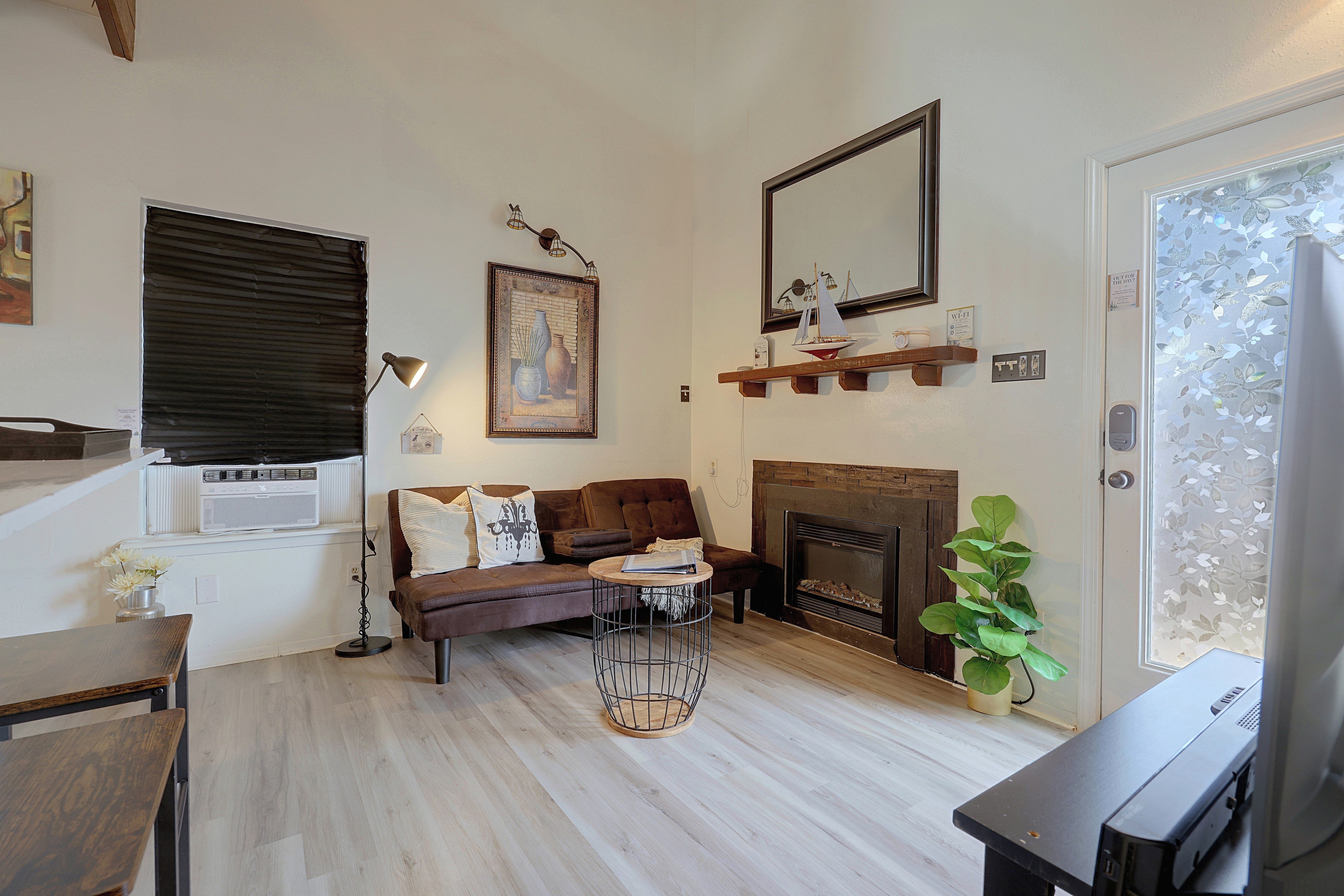Living Room | Futon
