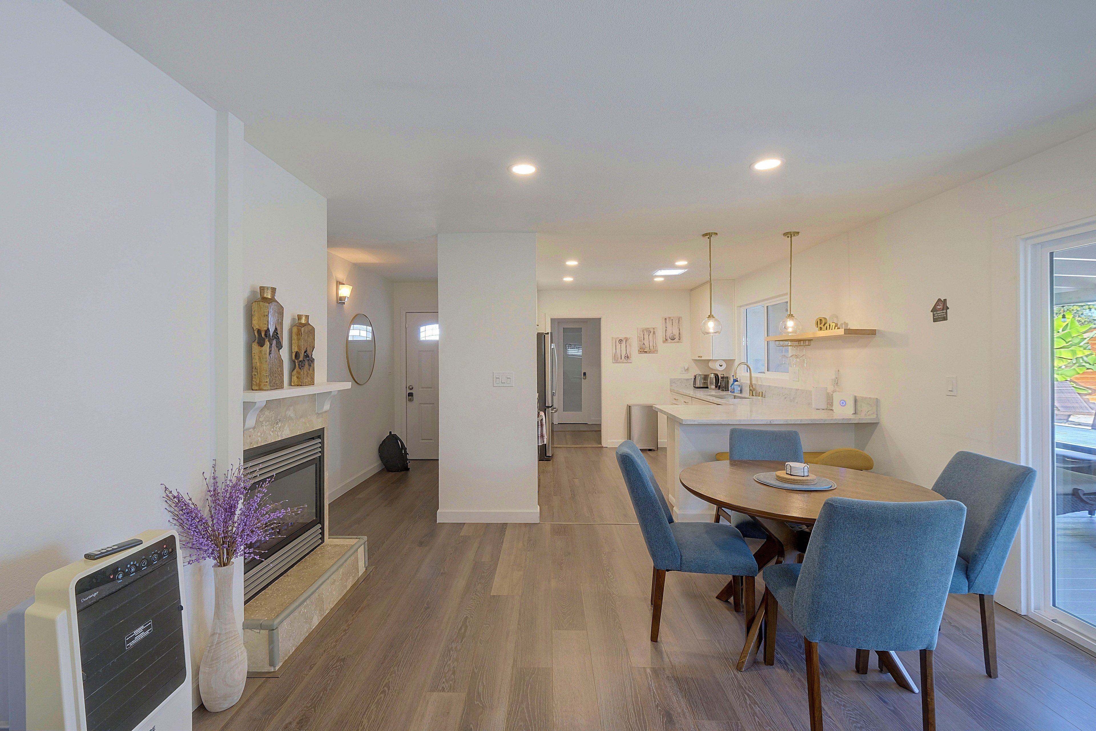Open Dining Area & Kitchen