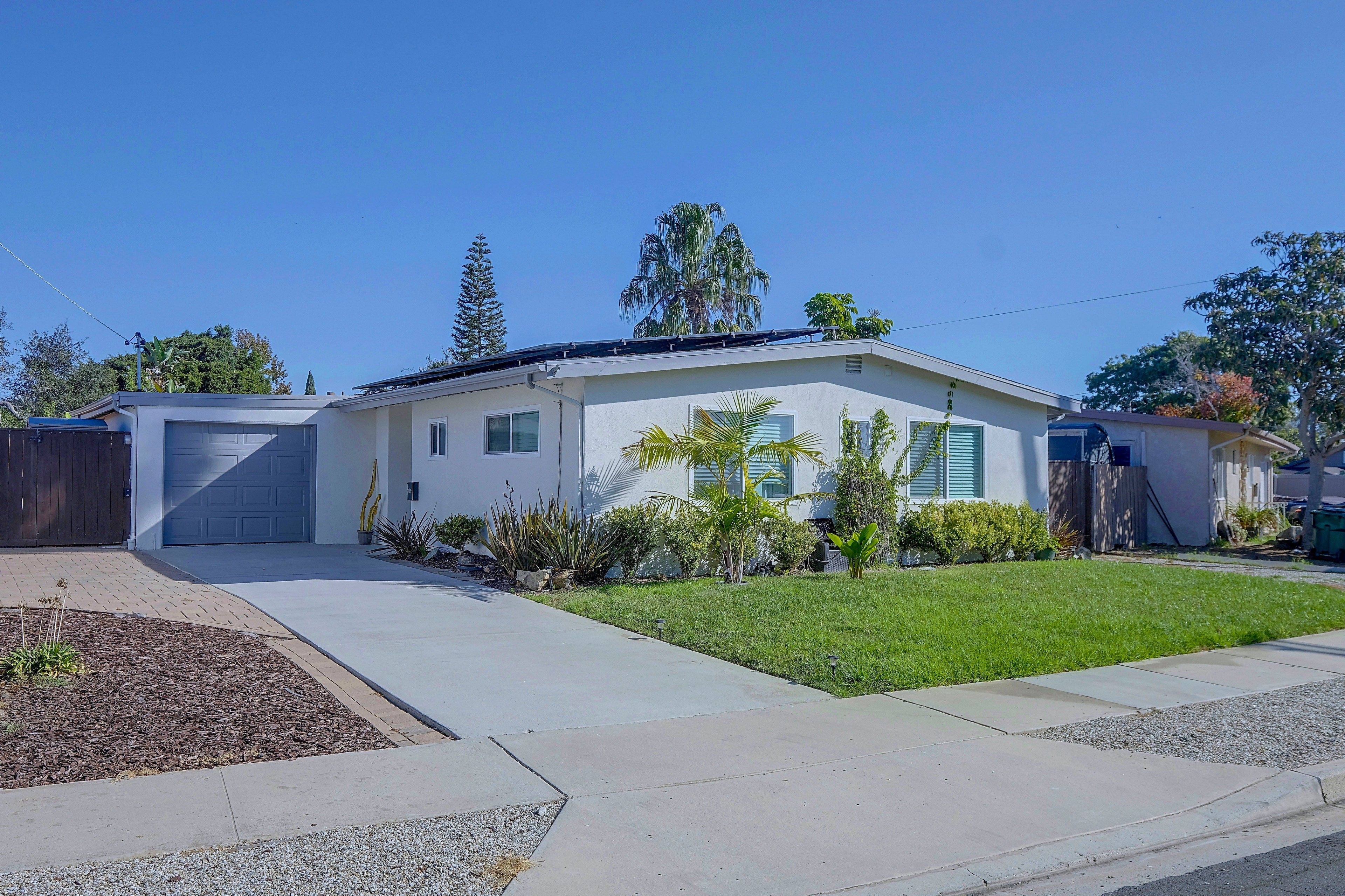 Exterior | Driveway (2 Vehicles)