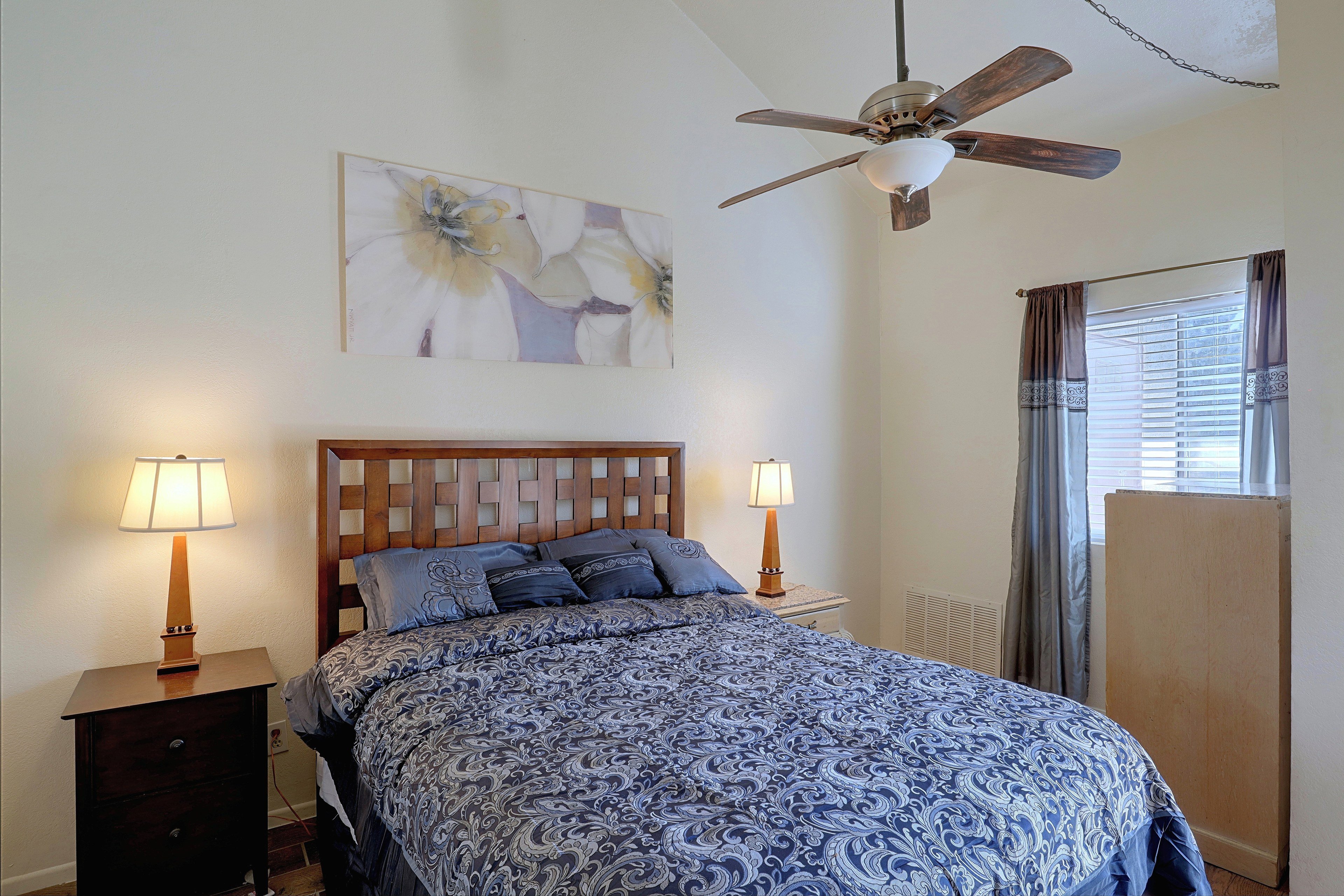 Bedroom | Queen Bed | 1st Floor