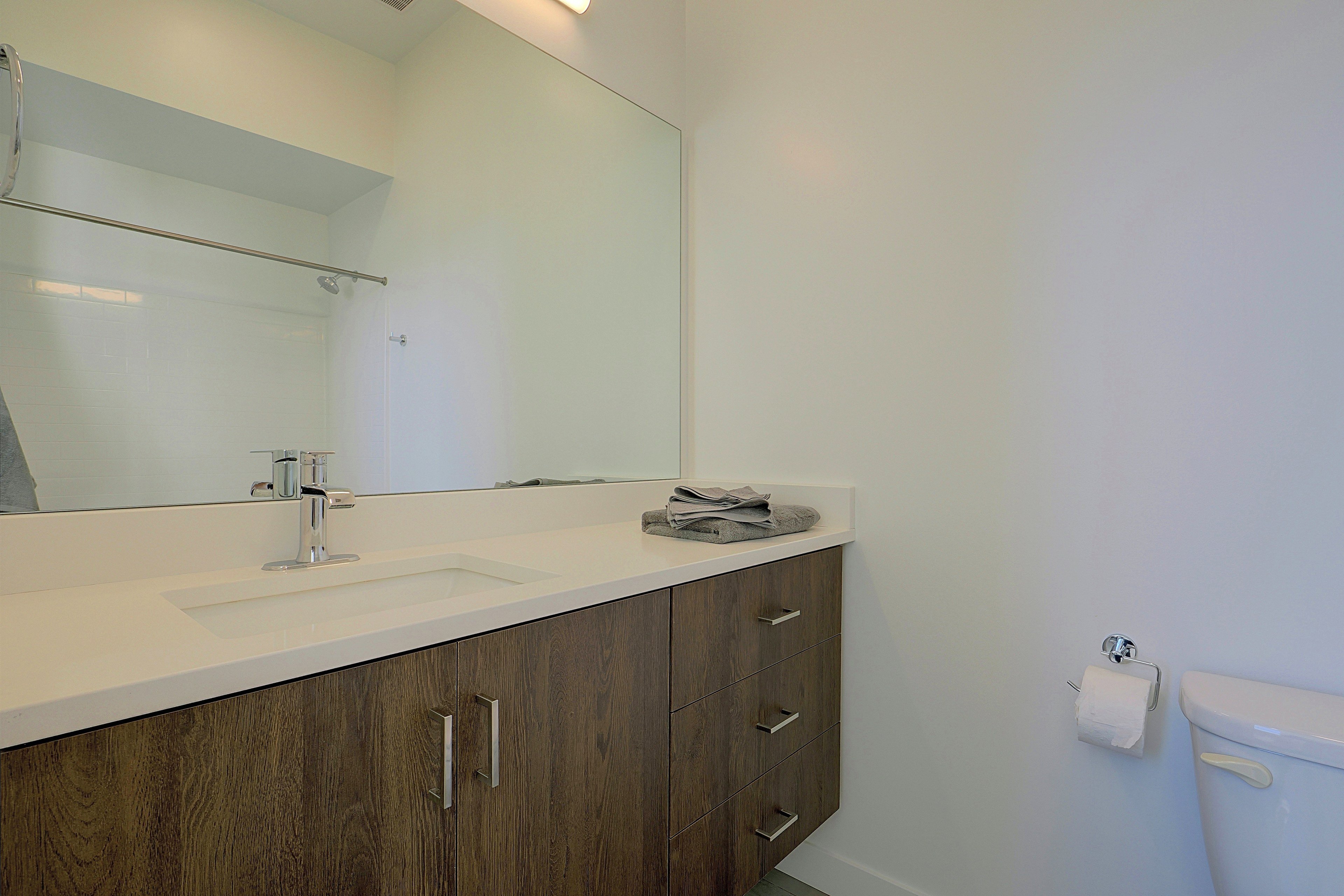 Full Bathroom | 2nd Floor