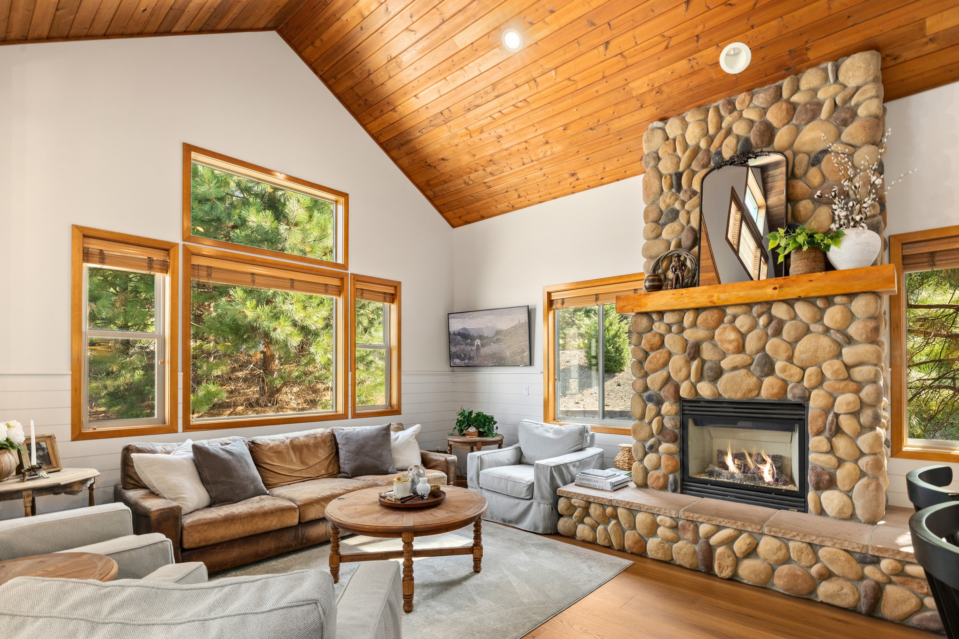 Ronald Vacation Rental | 3BR | 2.5 BA | 2,162 Sq Ft