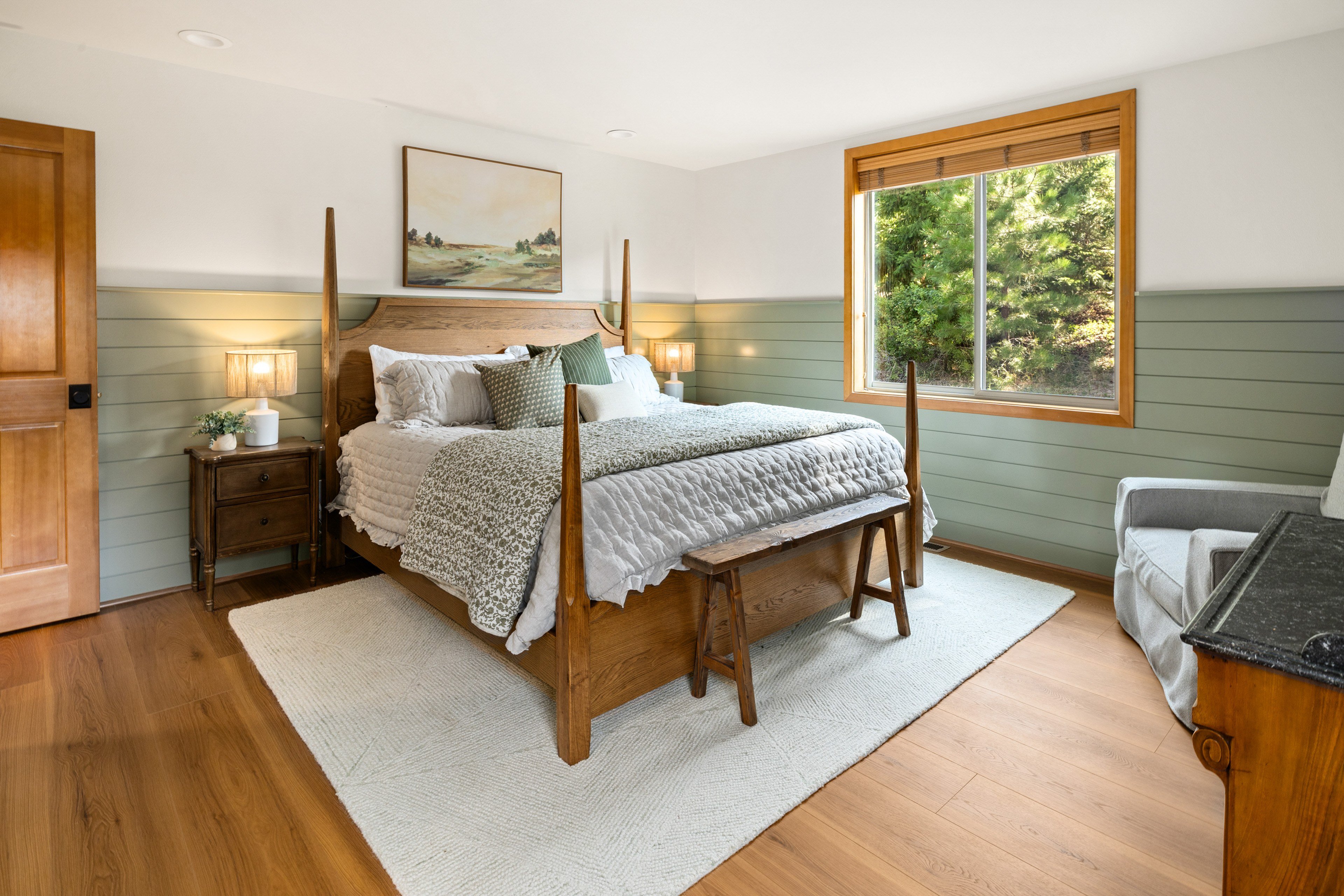 King Bed | Smart TV