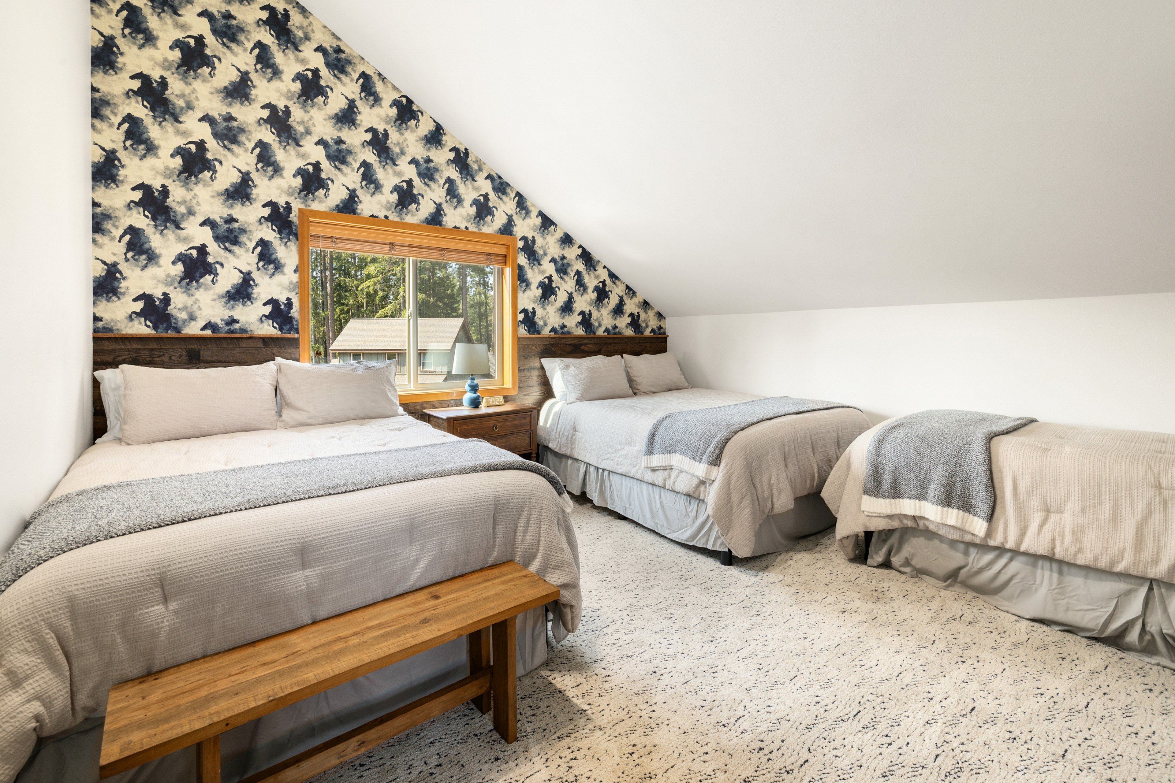 2 Queen Beds | 1 Twin Bed