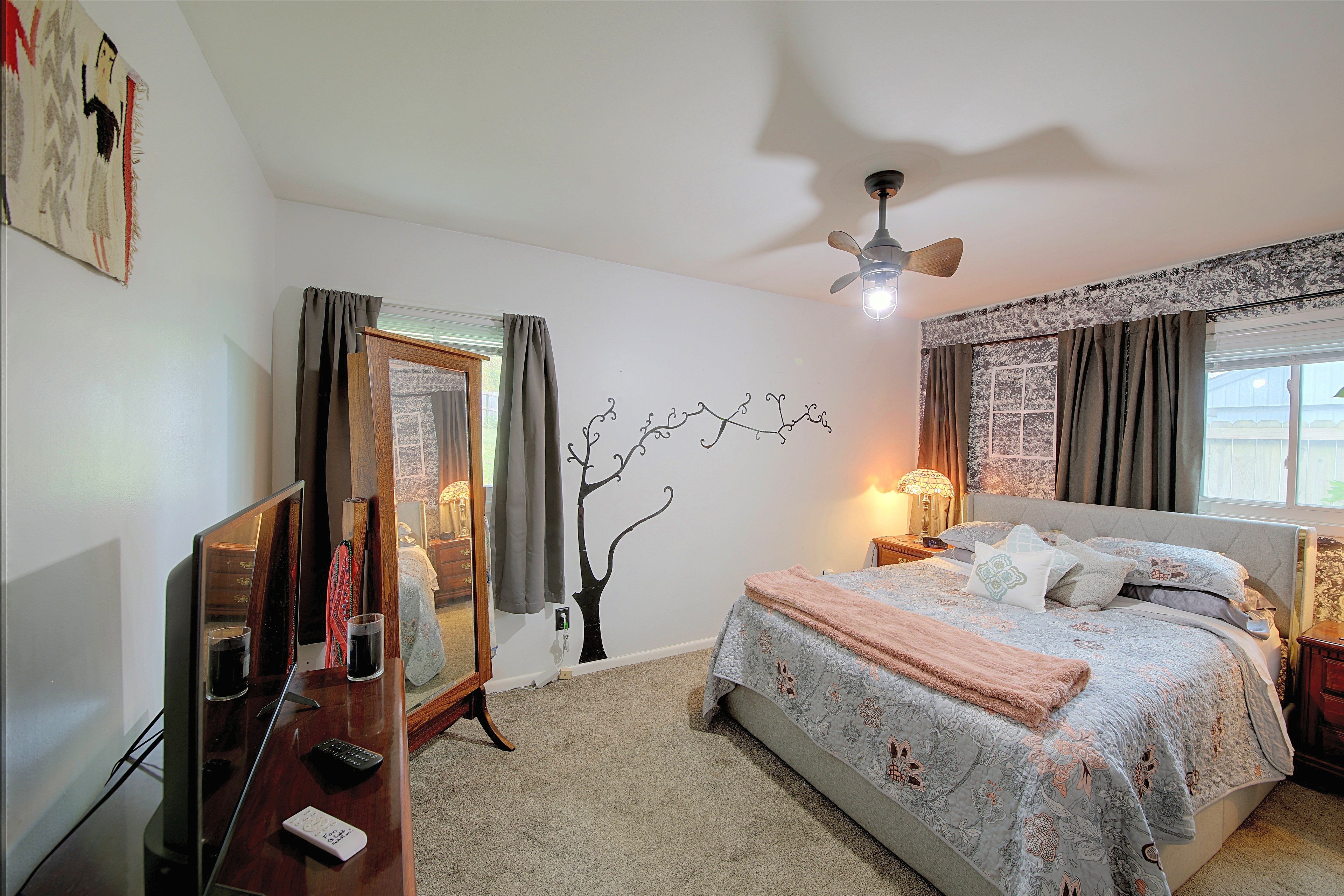 Bedroom 1 | Queen Bed