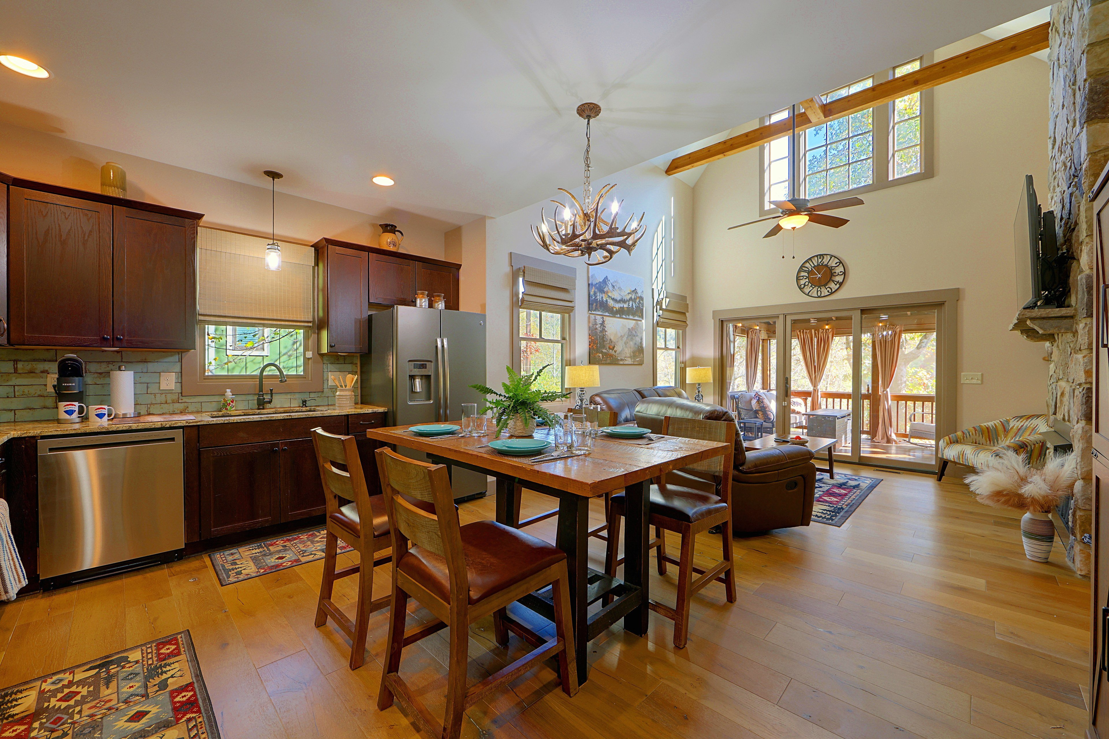 Kitchen | Main Level