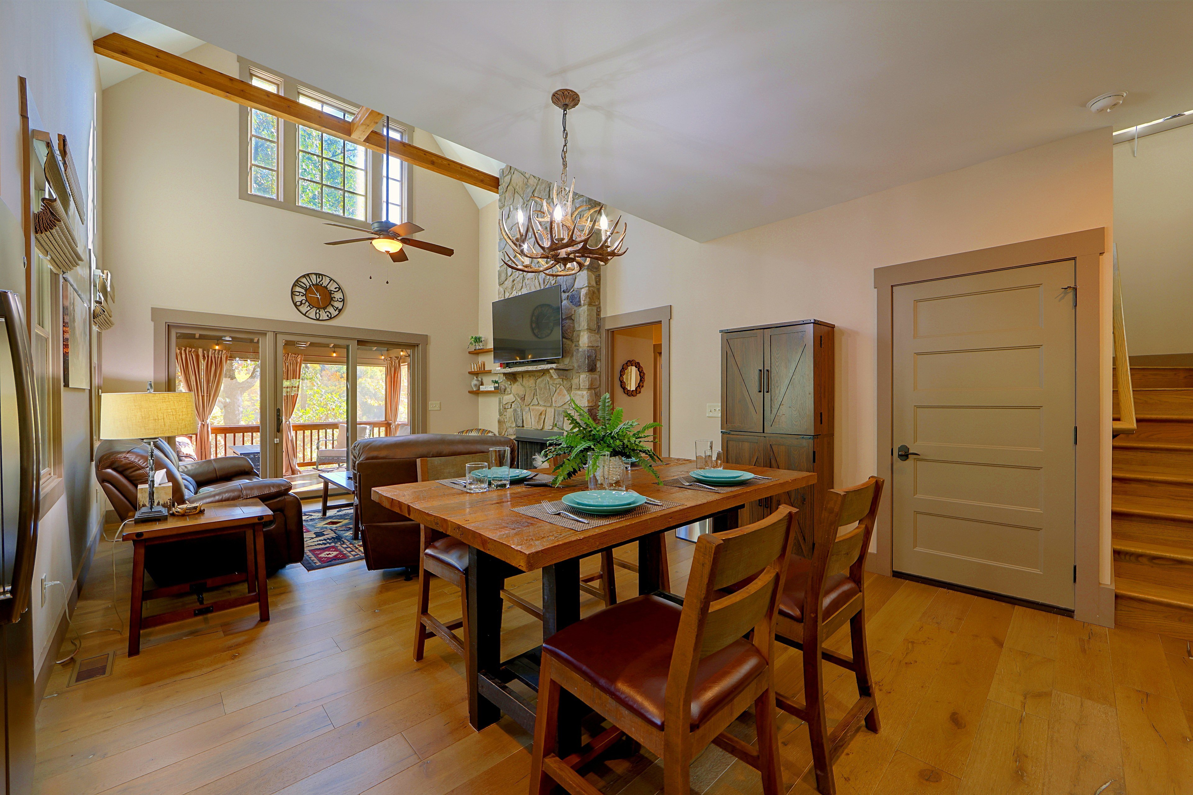 Dining Room | Main Level